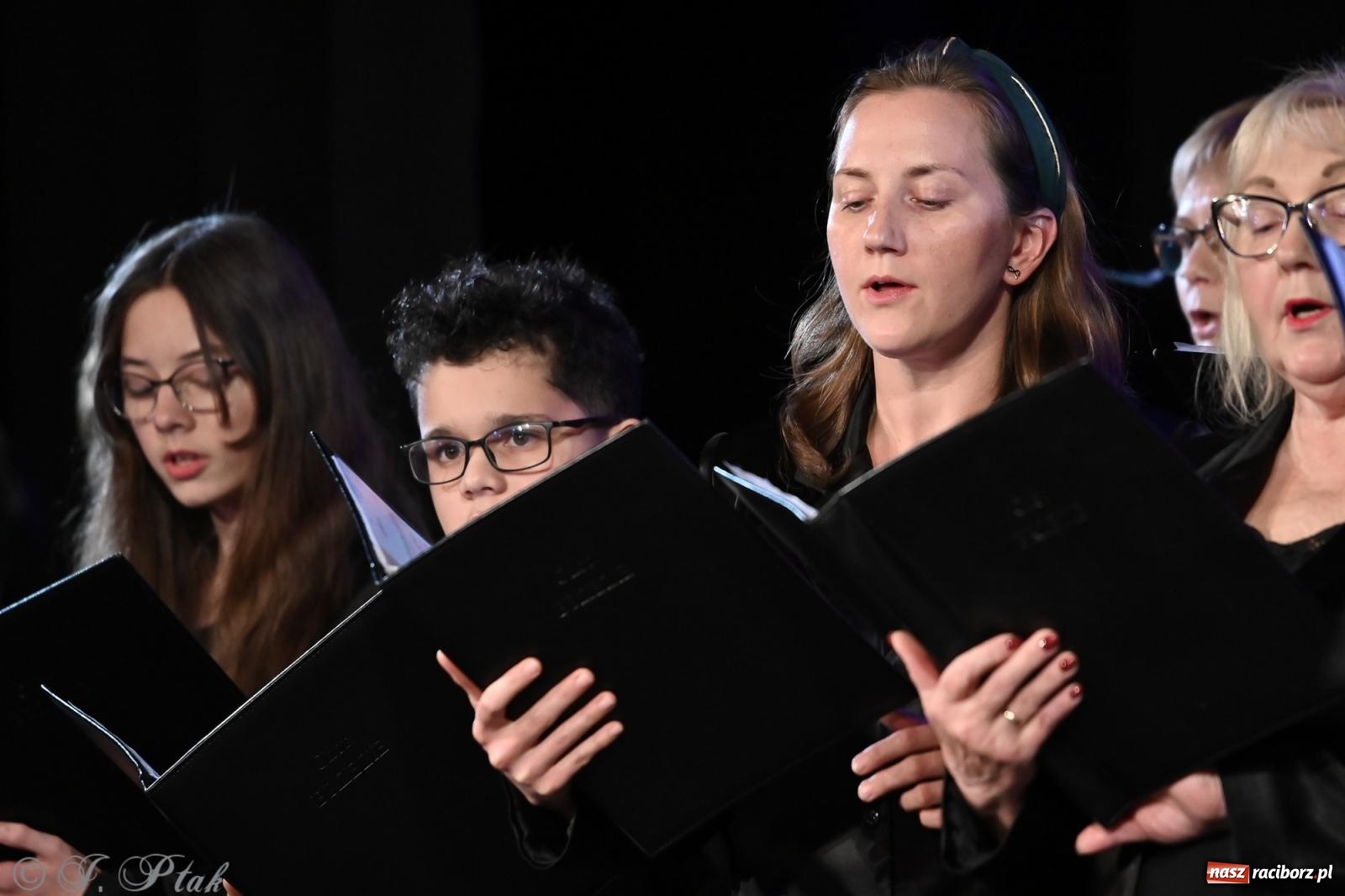 Zdjęcie w galerii na portalu naszraciborz.pl: Co nam w duszy gra – koncert pieśni chóralnej w Strzesze wiadomości z regionu