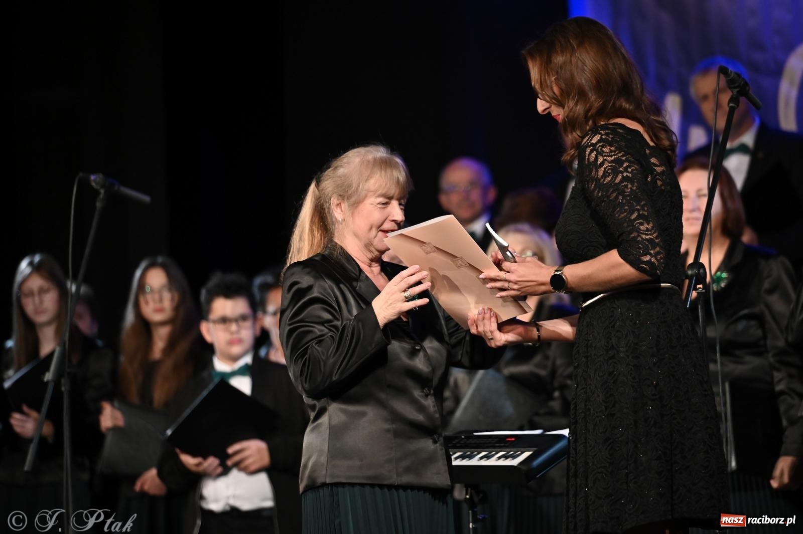 Zdjęcie w galerii na portalu naszraciborz.pl: Co nam w duszy gra – koncert pieśni chóralnej w Strzesze wiadomości z regionu