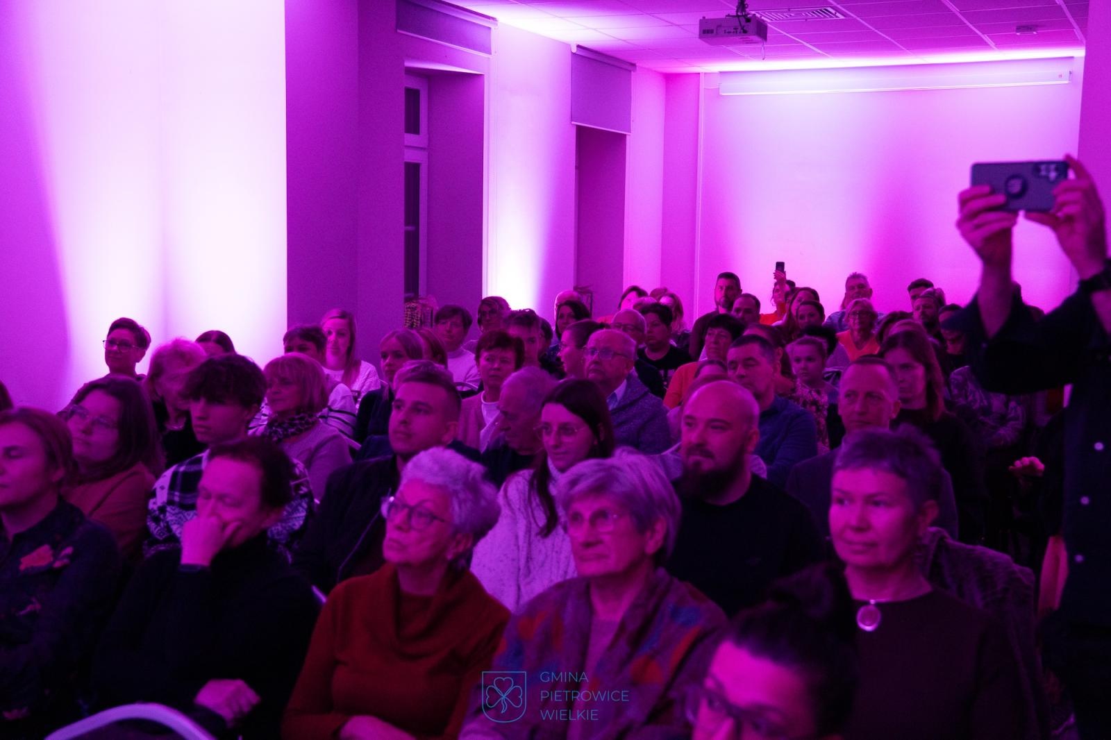 Zdjęcie w galerii na portalu naszraciborz.pl: Tam, gdzie milknie cisza – jesienne brzmienia w Stacji Kultura wiadomości z regionu