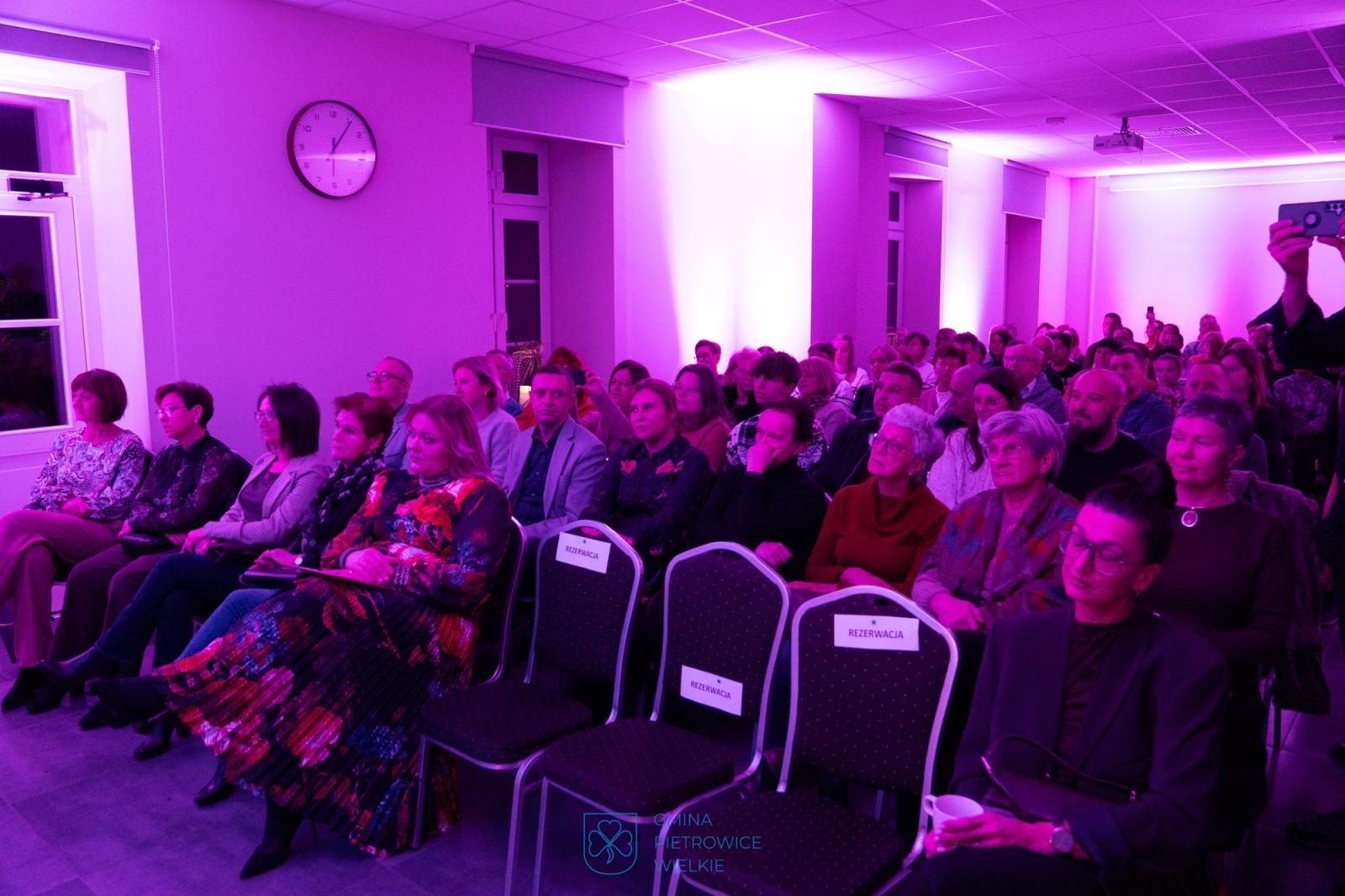 Zdjęcie w galerii na portalu naszraciborz.pl: Tam, gdzie milknie cisza – jesienne brzmienia w Stacji Kultura wiadomości z regionu