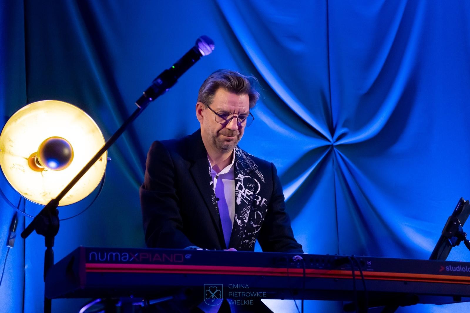 Zdjęcie w galerii na portalu naszraciborz.pl: Tam, gdzie milknie cisza – jesienne brzmienia w Stacji Kultura wiadomości z regionu