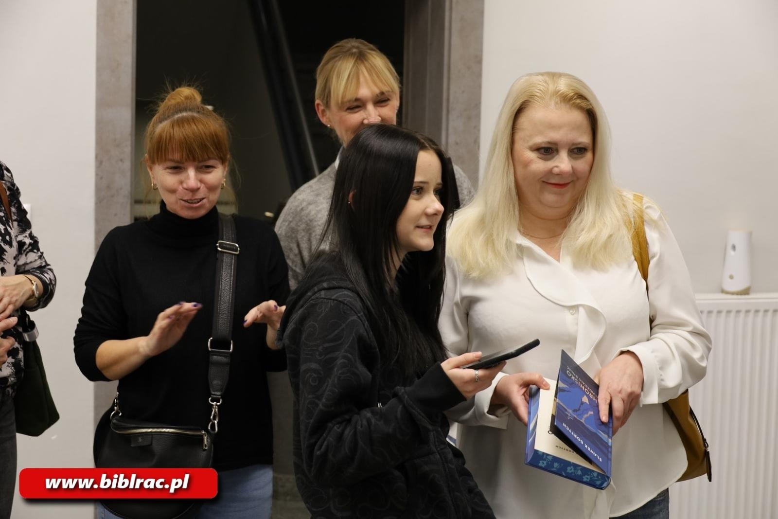 Zdjęcie w galerii na portalu naszraciborz.pl: Zagubiony w Karkonoszach – odnaleziony w Raciborzu! Sławek Gortych w bibliotece wiadomości z regionu