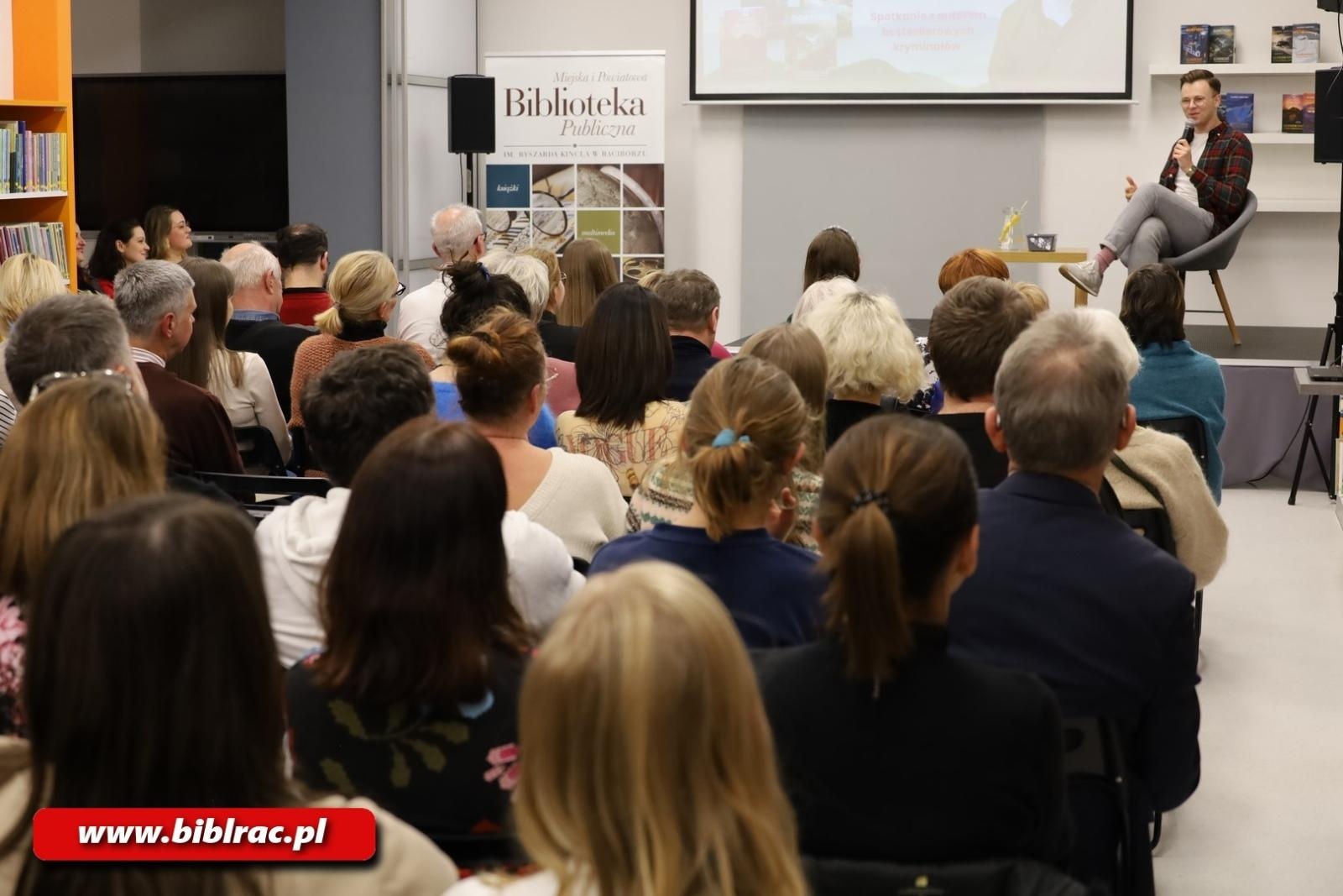 Zdjęcie w galerii na portalu naszraciborz.pl: Zagubiony w Karkonoszach – odnaleziony w Raciborzu! Sławek Gortych w bibliotece wiadomości z regionu