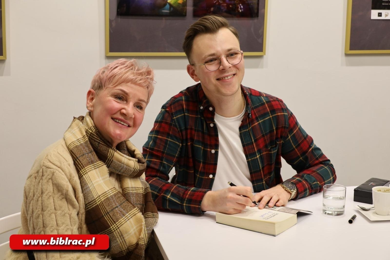 Zdjęcie w galerii na portalu naszraciborz.pl: Zagubiony w Karkonoszach – odnaleziony w Raciborzu! Sławek Gortych w bibliotece wiadomości z regionu