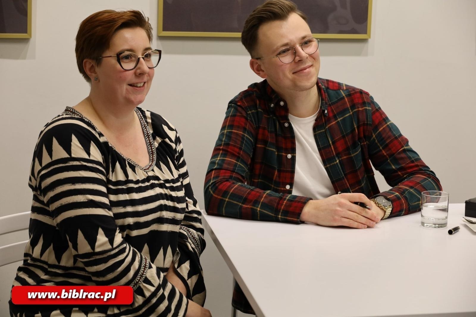 Zdjęcie w galerii na portalu naszraciborz.pl: Zagubiony w Karkonoszach – odnaleziony w Raciborzu! Sławek Gortych w bibliotece wiadomości z regionu