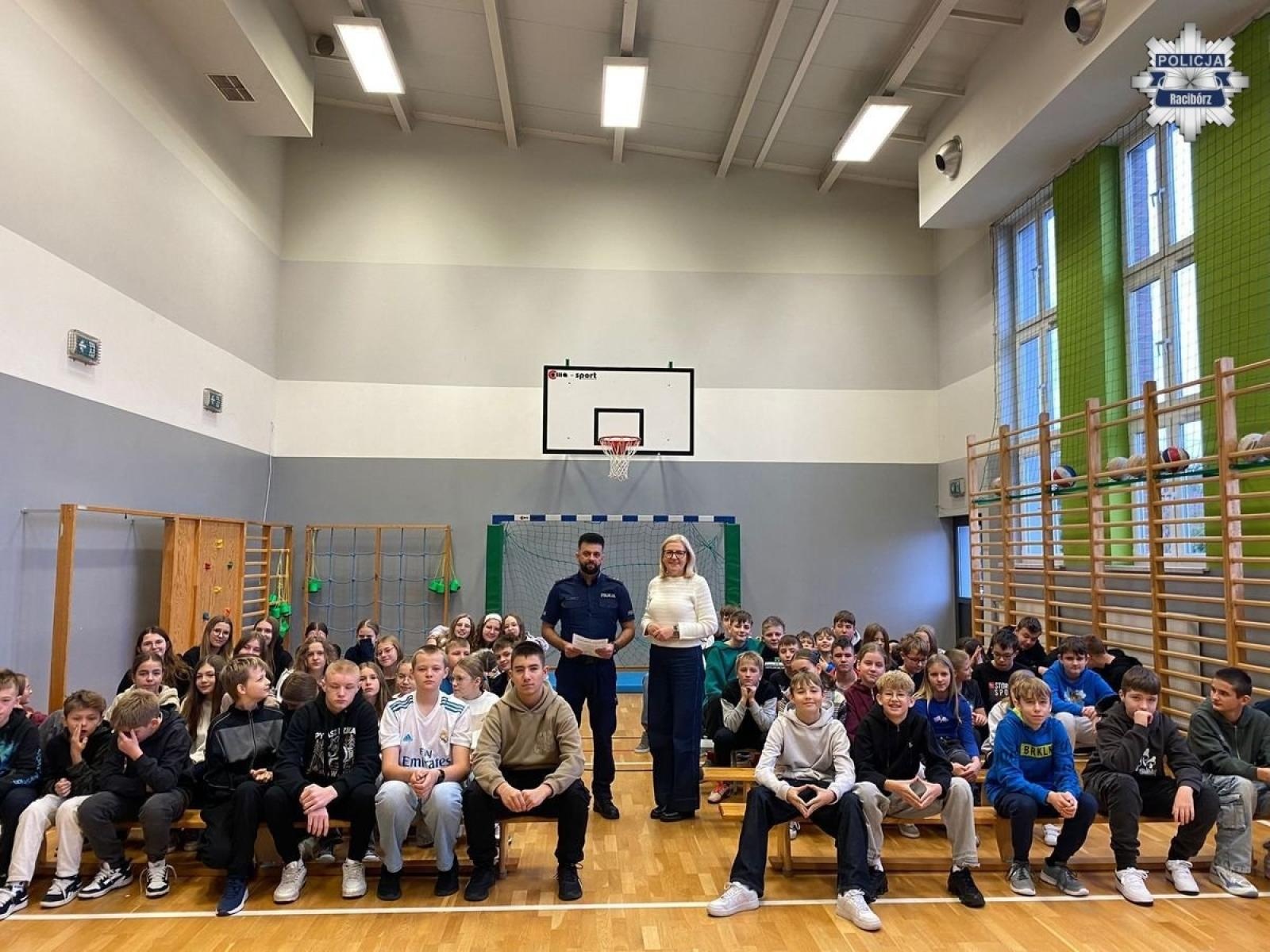 Zdjęcie w galerii na portalu naszraciborz.pl: Policyjna wizyta w szkole w Kobyli wiadomości z regionu