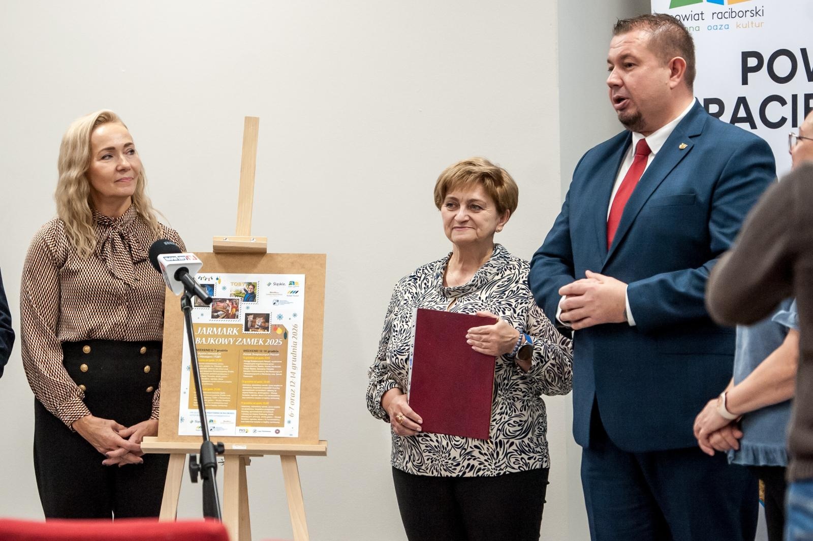 Zdjęcie w galerii na portalu naszraciborz.pl: Bajkowy Zamek 2025. Dwa grudniowe weekendy pełne atrakcji na dziedzińcu wiadomości z regionu