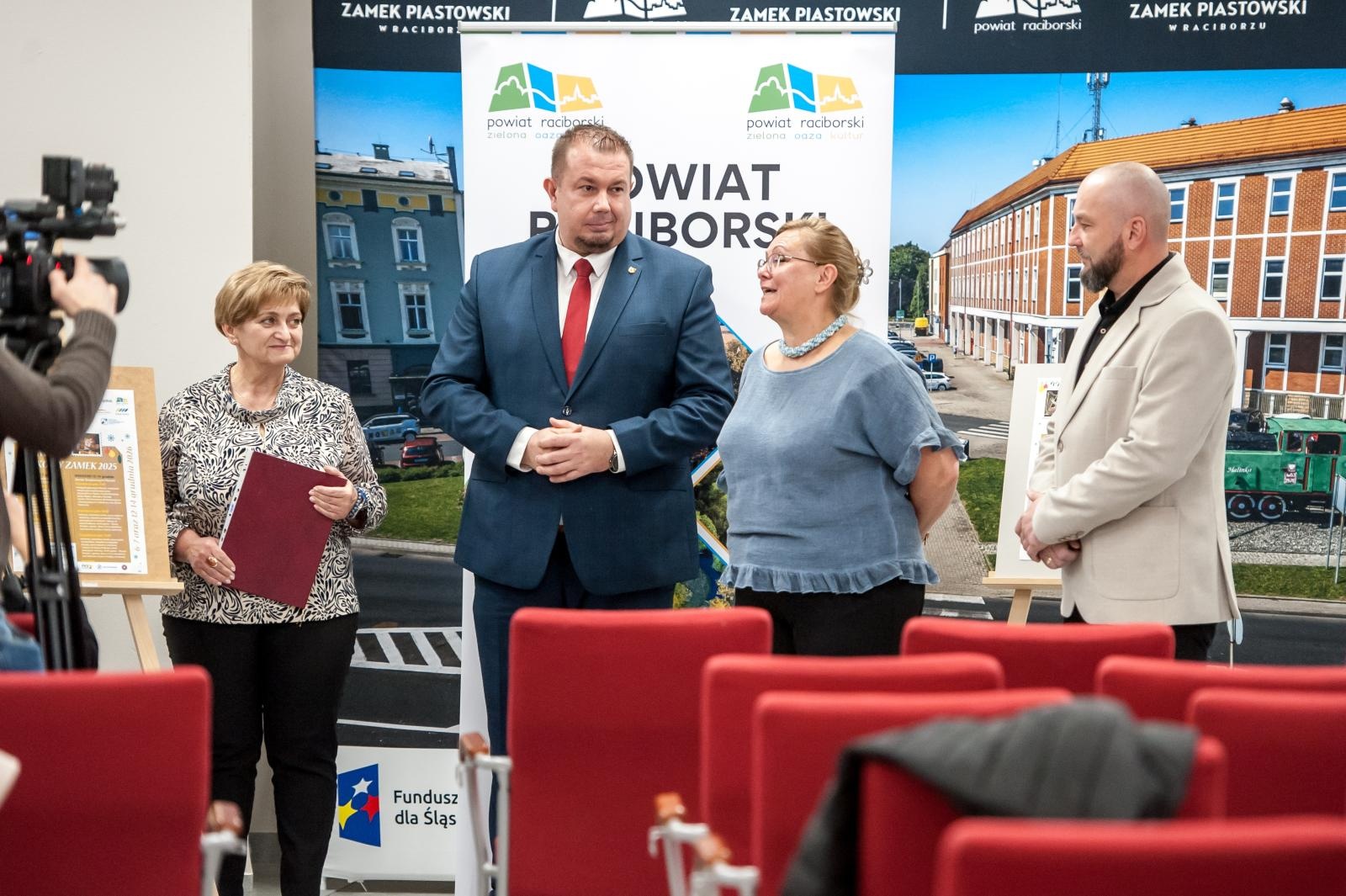 Zdjęcie w galerii na portalu naszraciborz.pl: Bajkowy Zamek 2025. Dwa grudniowe weekendy pełne atrakcji na dziedzińcu wiadomości z regionu