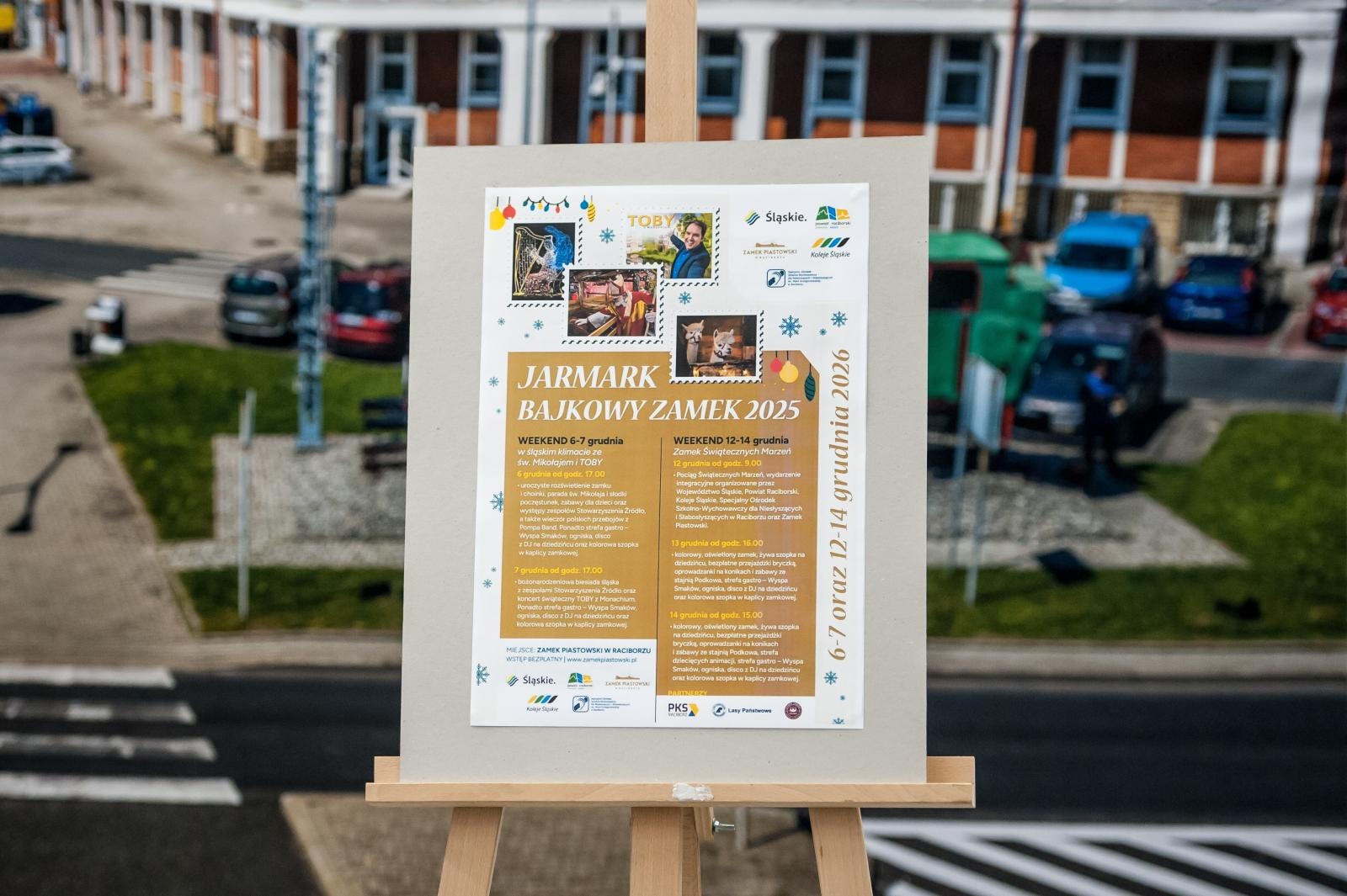Zdjęcie w galerii na portalu naszraciborz.pl: Bajkowy Zamek 2025. Dwa grudniowe weekendy pełne atrakcji na dziedzińcu wiadomości z regionu
