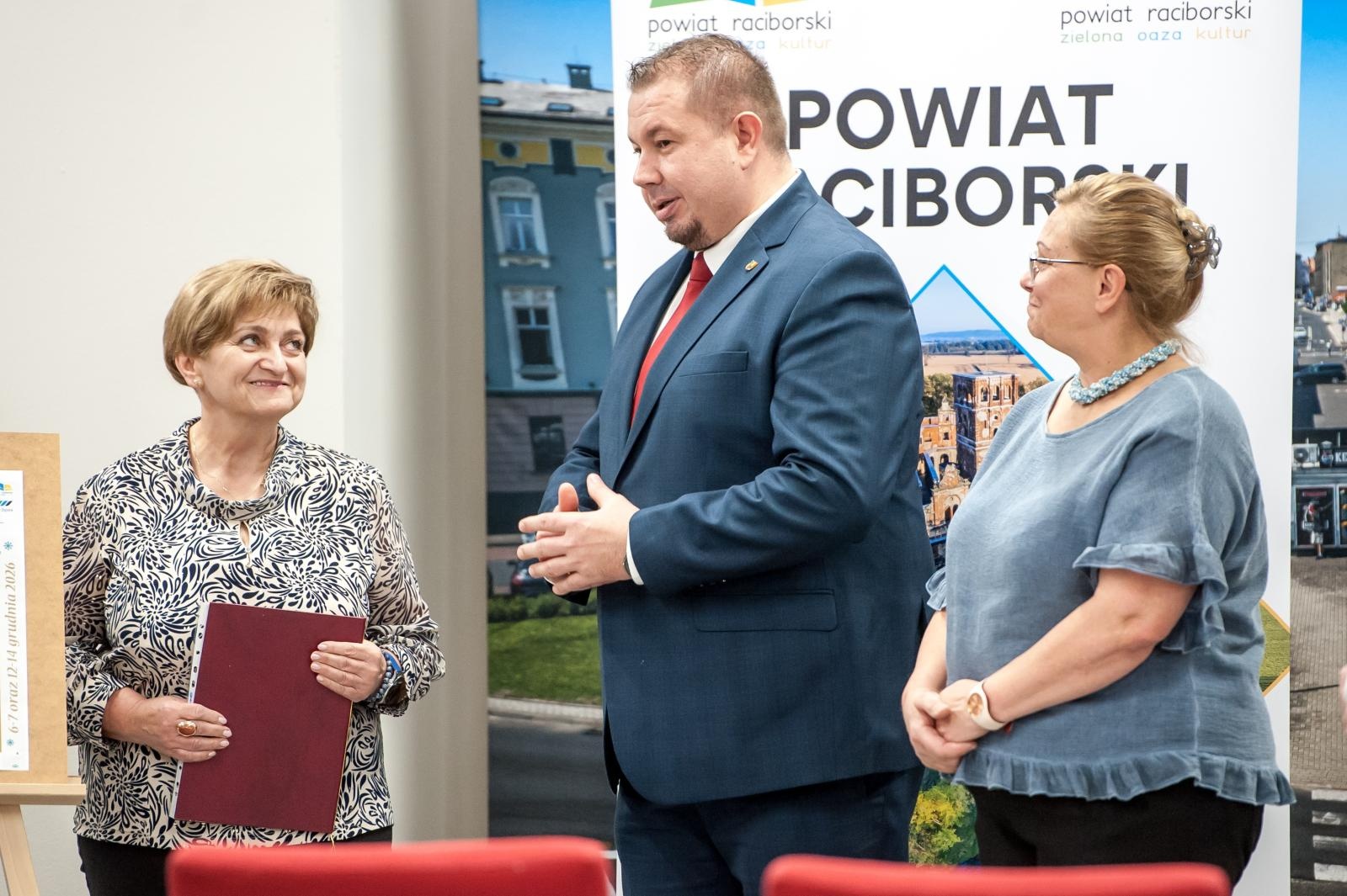 Zdjęcie w galerii na portalu naszraciborz.pl: Bajkowy Zamek 2025. Dwa grudniowe weekendy pełne atrakcji na dziedzińcu wiadomości z regionu