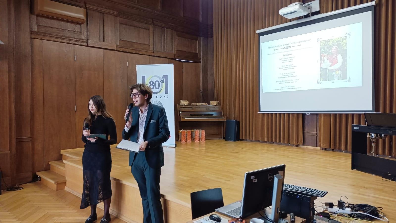 Zdjęcie w galerii na portalu naszraciborz.pl: Biblioteka sercem szkolnej kultury. Inspirująca konferencja w ZSO nr 1 w Raciborzu wiadomości z regionu