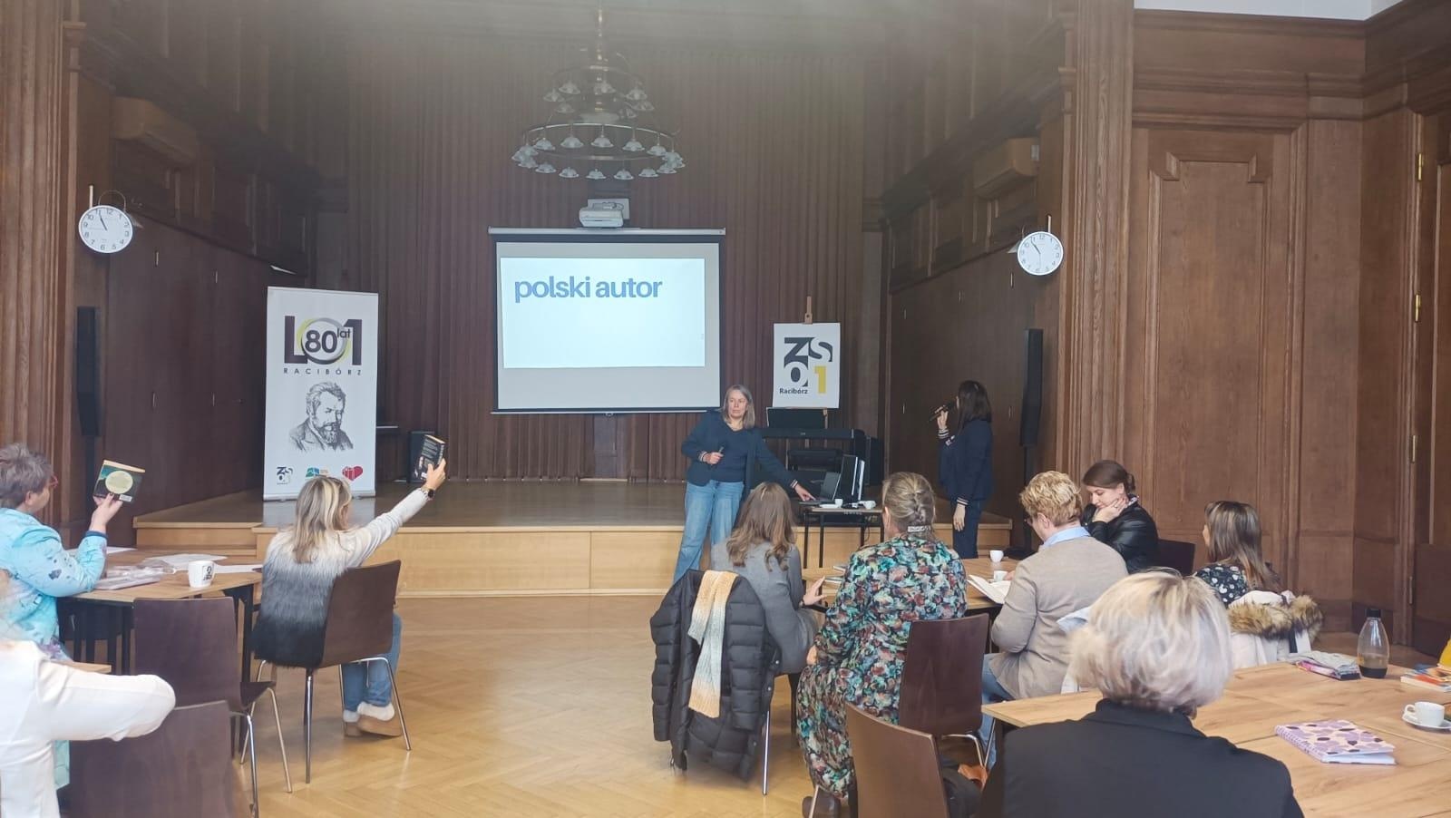 Zdjęcie w galerii na portalu naszraciborz.pl: Biblioteka sercem szkolnej kultury. Inspirująca konferencja w ZSO nr 1 w Raciborzu wiadomości z regionu