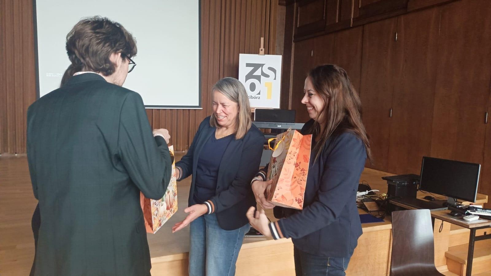 Zdjęcie w galerii na portalu naszraciborz.pl: Biblioteka sercem szkolnej kultury. Inspirująca konferencja w ZSO nr 1 w Raciborzu wiadomości z regionu