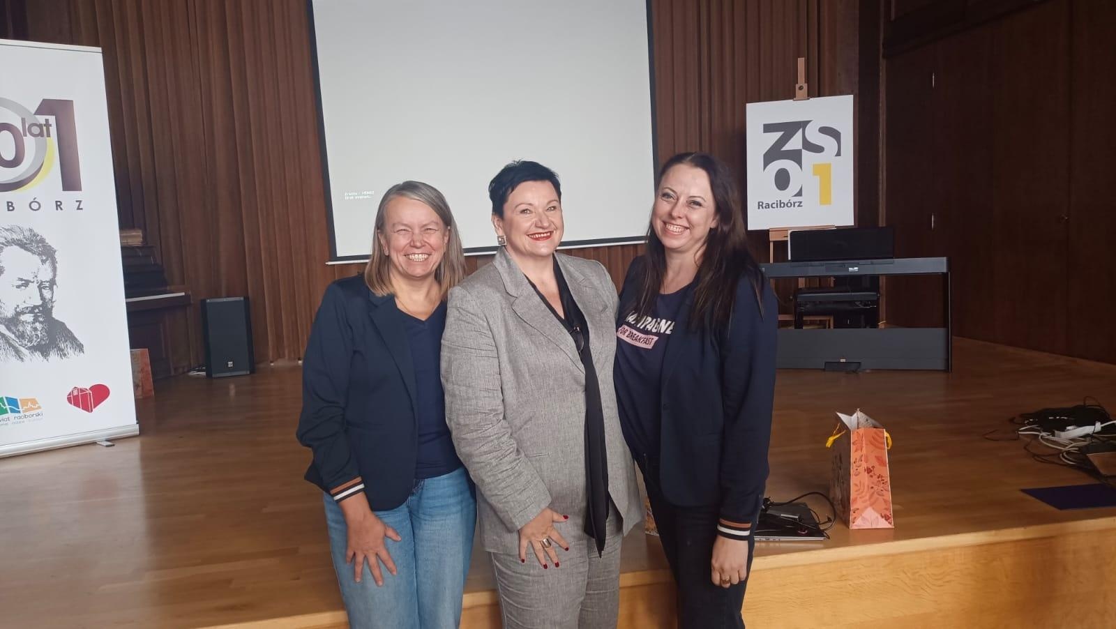 Zdjęcie w galerii na portalu naszraciborz.pl: Biblioteka sercem szkolnej kultury. Inspirująca konferencja w ZSO nr 1 w Raciborzu wiadomości z regionu