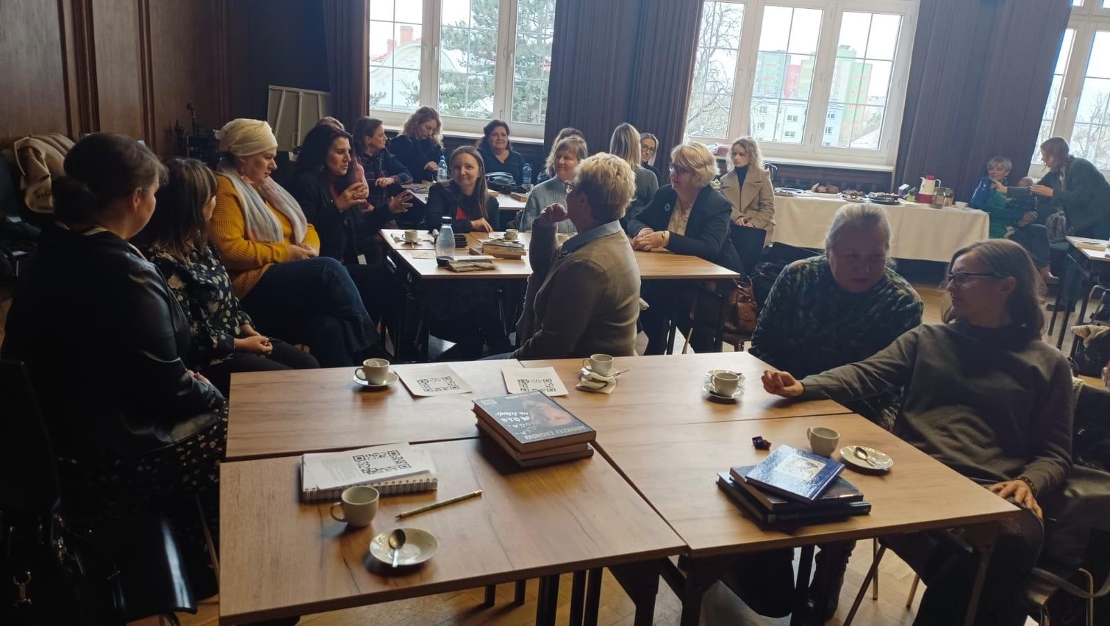 Zdjęcie w galerii na portalu naszraciborz.pl: Biblioteka sercem szkolnej kultury. Inspirująca konferencja w ZSO nr 1 w Raciborzu wiadomości z regionu