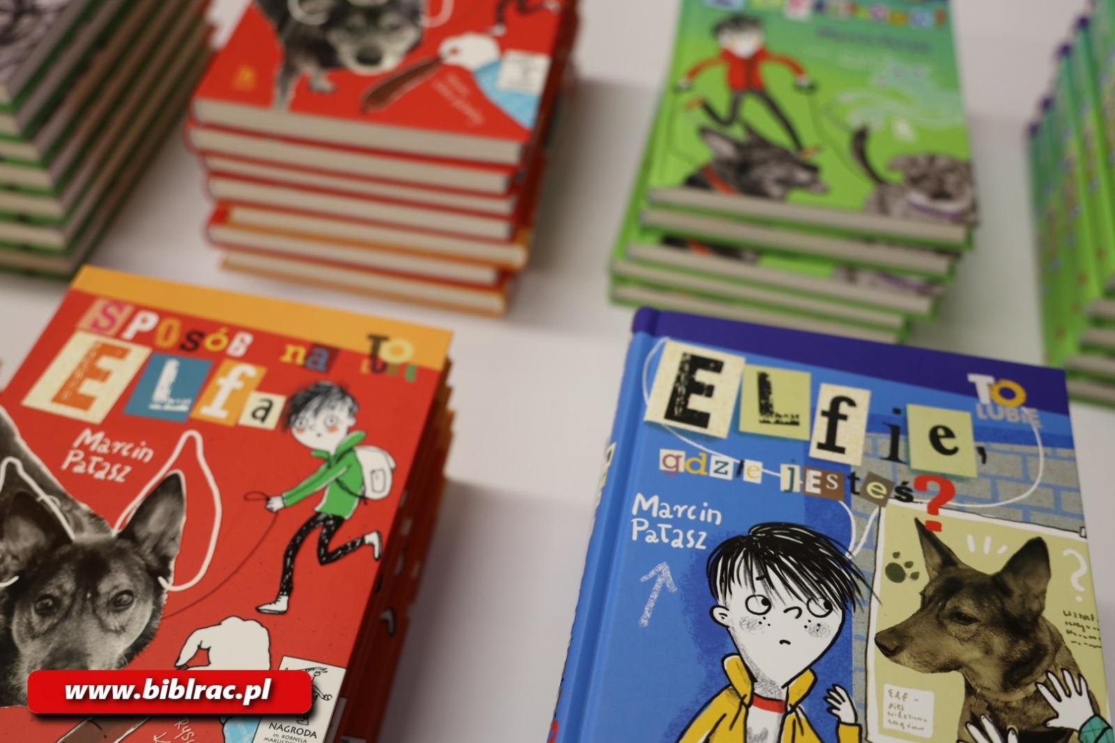 Zdjęcie w galerii na portalu naszraciborz.pl: Elf i autor w raciborskiej bibliotece – spotkanie, które rozbudziło wyobraźnię młodych czytelników wiadomości z regionu