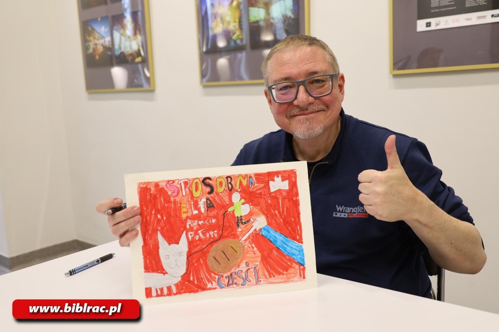 Zdjęcie w galerii na portalu naszraciborz.pl: Elf i autor w raciborskiej bibliotece – spotkanie, które rozbudziło wyobraźnię młodych czytelników wiadomości z regionu