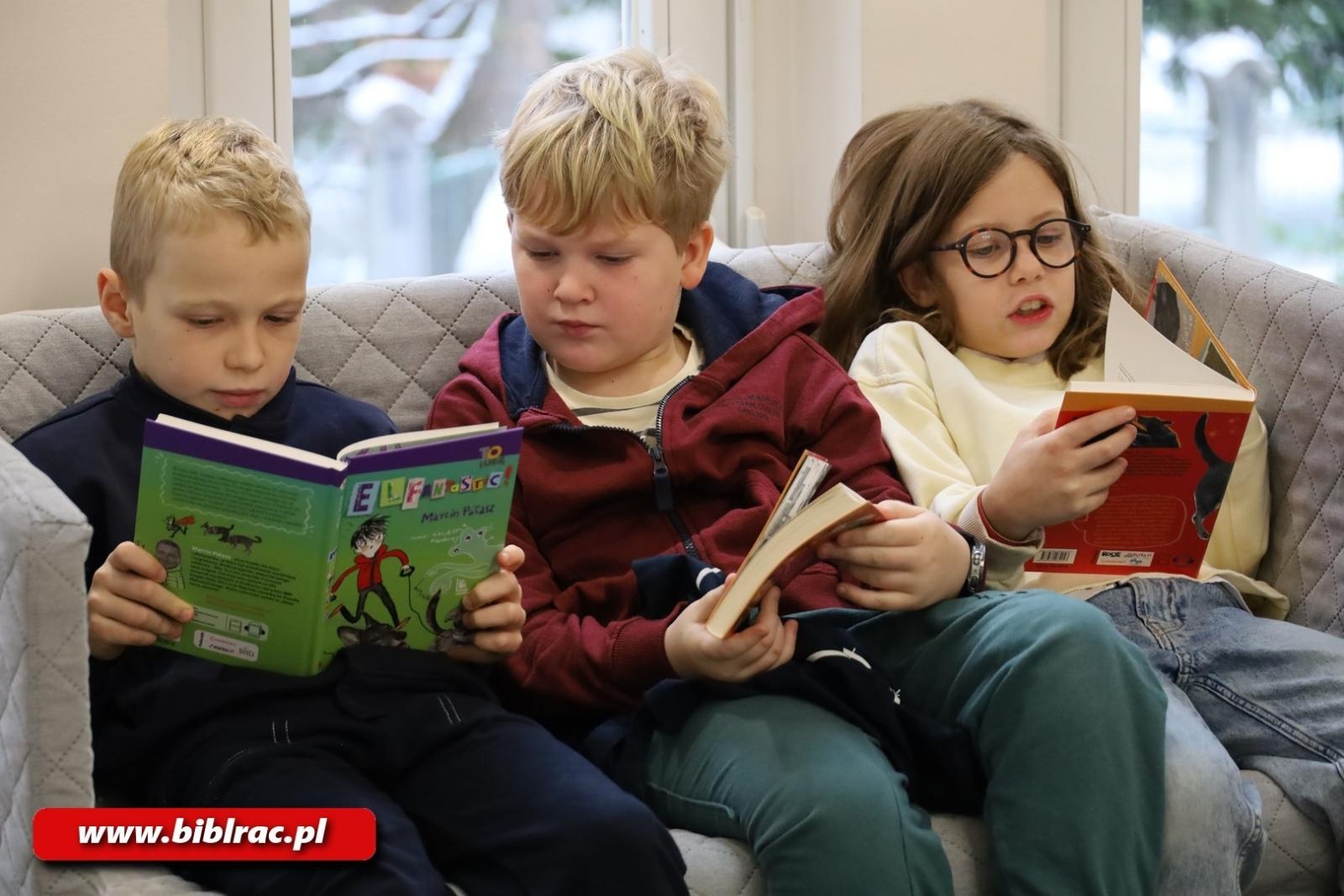 Zdjęcie w galerii na portalu naszraciborz.pl: Elf i autor w raciborskiej bibliotece – spotkanie, które rozbudziło wyobraźnię młodych czytelników wiadomości z regionu