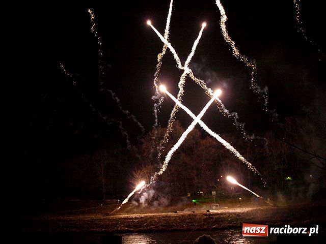 Zdjęcie w galerii na portalu naszraciborz.pl: Nowy rok nad bulwarami wiadomości z regionu