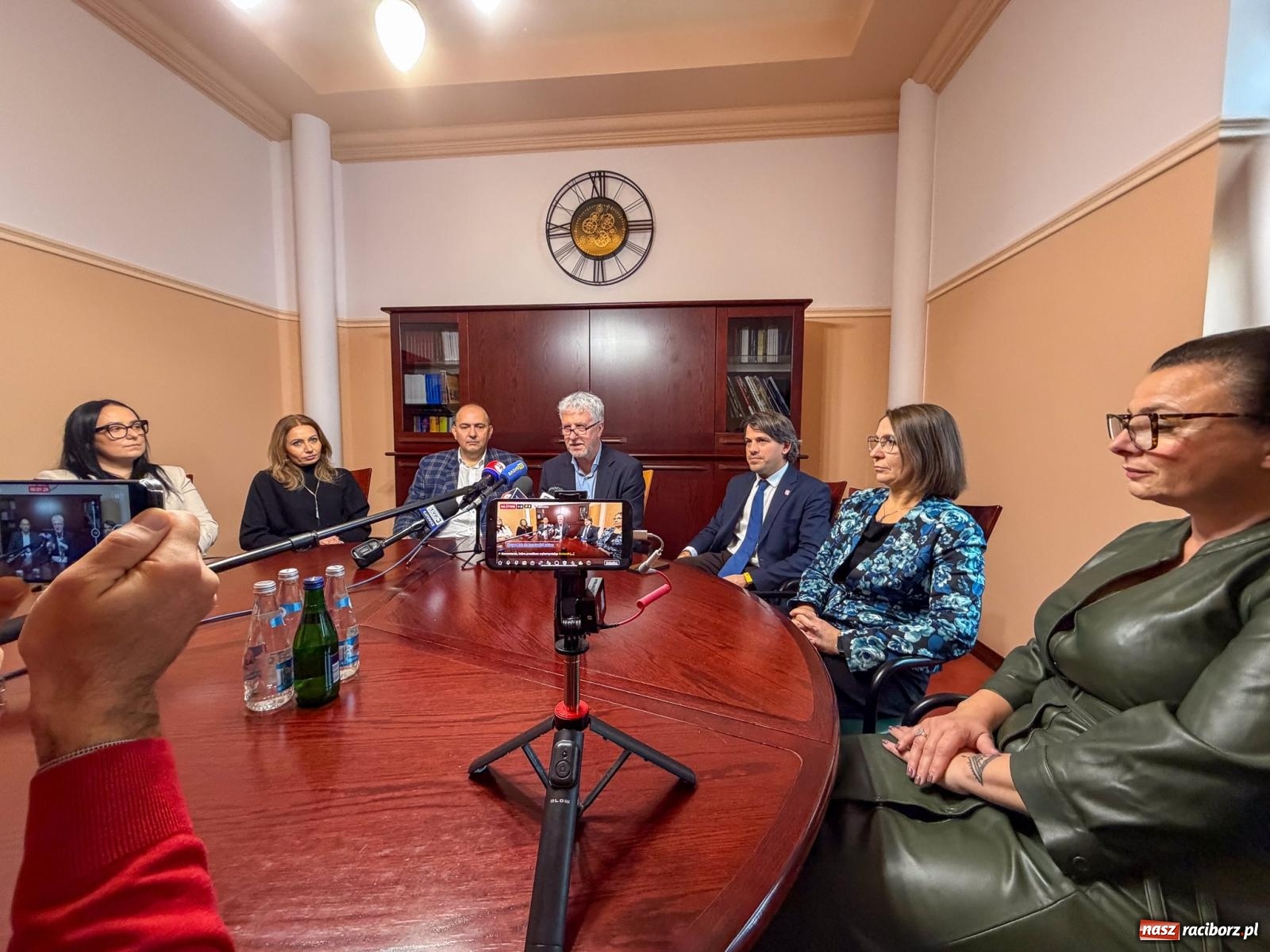 Zdjęcie w galerii na portalu naszraciborz.pl: Trzynastka do wygaszenia, Bema do Piętnastki – reforma raciborskiej oświaty z korektą wiadomości z regionu