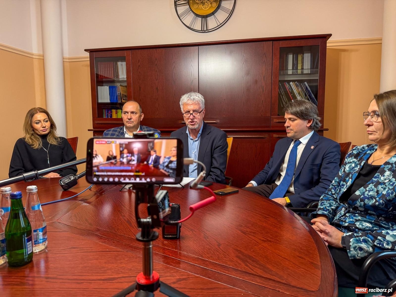 Zdjęcie w galerii na portalu naszraciborz.pl: Trzynastka do wygaszenia, Bema do Piętnastki – reforma raciborskiej oświaty z korektą wiadomości z regionu