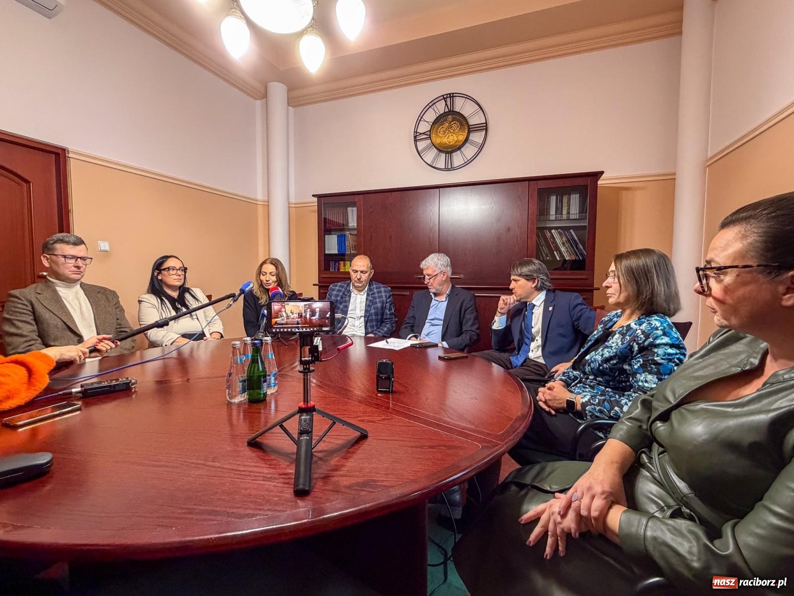 Zdjęcie w galerii na portalu naszraciborz.pl: Trzynastka do wygaszenia, Bema do Piętnastki – reforma raciborskiej oświaty z korektą wiadomości z regionu