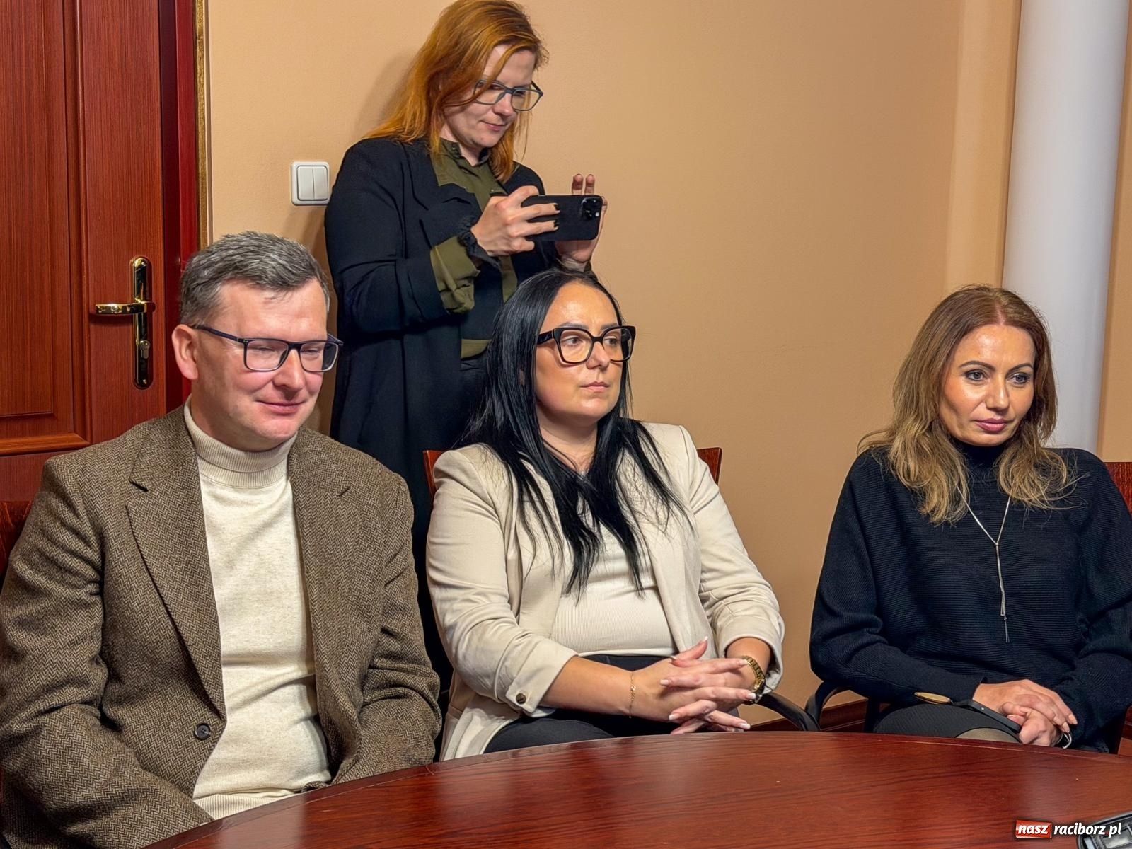 Zdjęcie w galerii na portalu naszraciborz.pl: Trzynastka do wygaszenia, Bema do Piętnastki – reforma raciborskiej oświaty z korektą wiadomości z regionu