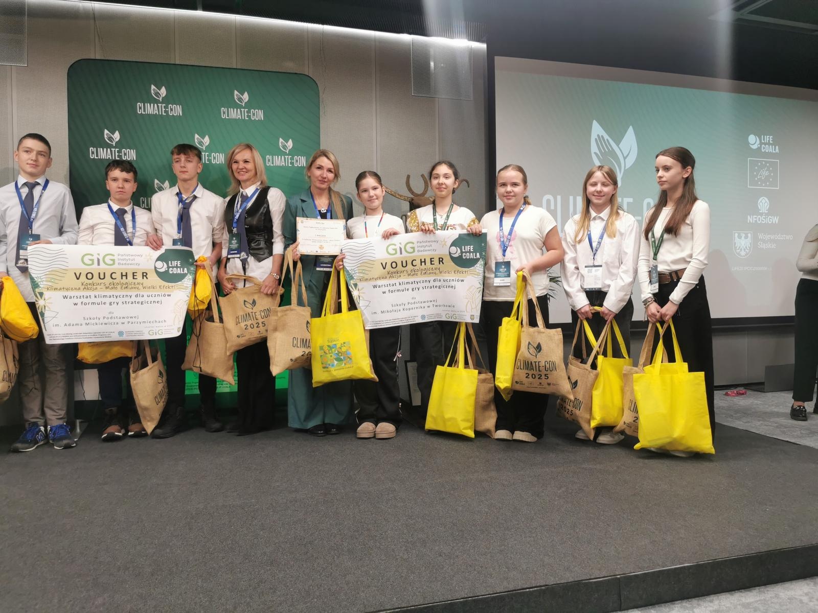 Zdjęcie w galerii na portalu naszraciborz.pl: ECO TEAM z Tworkowa na szczycie województwa śląskiego – sukces w konkursie klimatycznym i rozwój pracowni przyrodniczej wiadomości z regionu