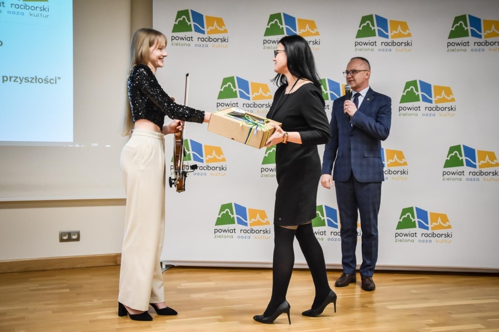 Zdjęcie w galerii na portalu naszraciborz.pl: Konferencja trzech powiatów na Zamku Piastowskim. Rozmowa o przyszłości kształcenia zawodowego wiadomości z regionu