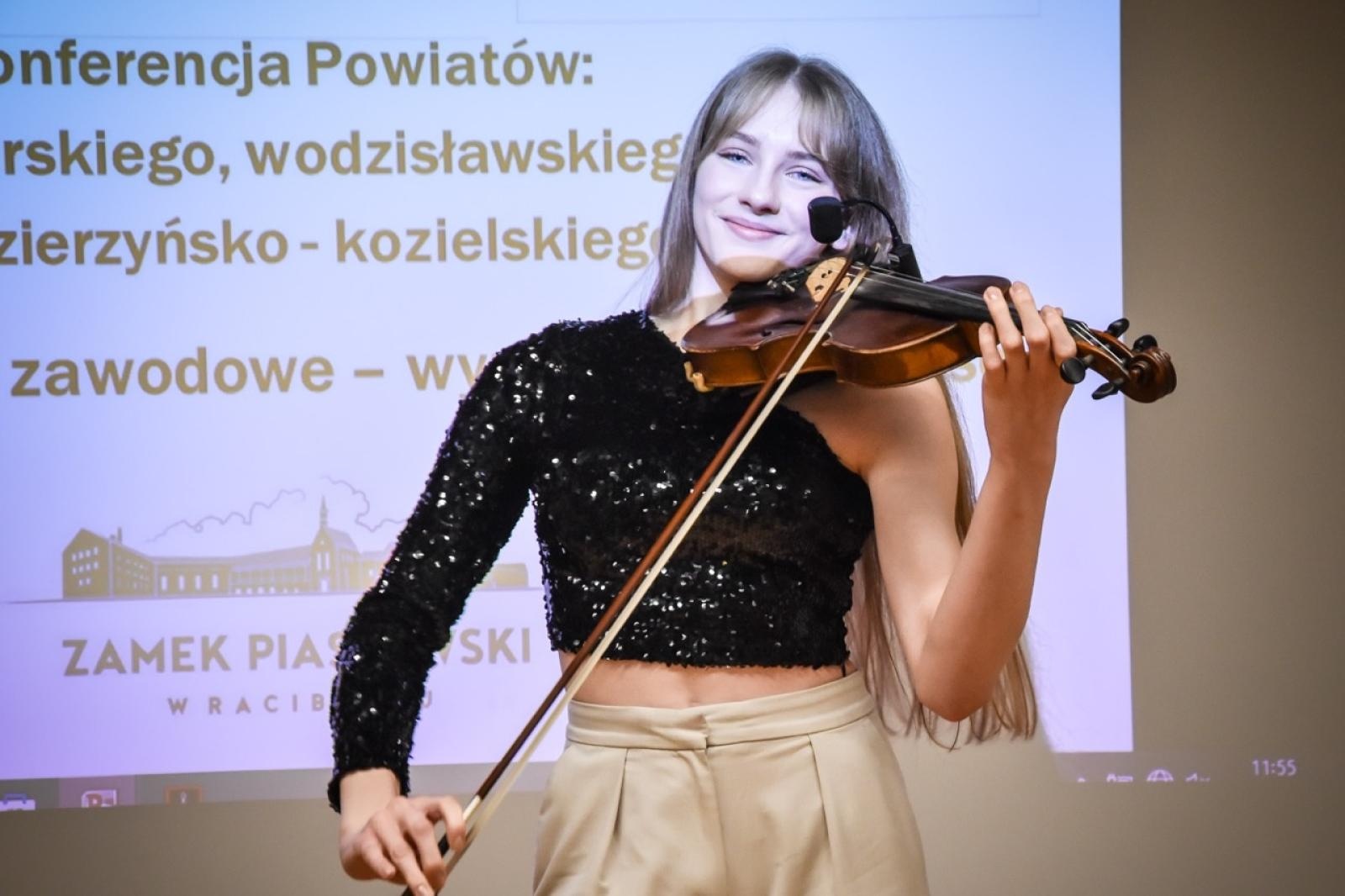 Zdjęcie w galerii na portalu naszraciborz.pl: Konferencja trzech powiatów na Zamku Piastowskim. Rozmowa o przyszłości kształcenia zawodowego wiadomości z regionu