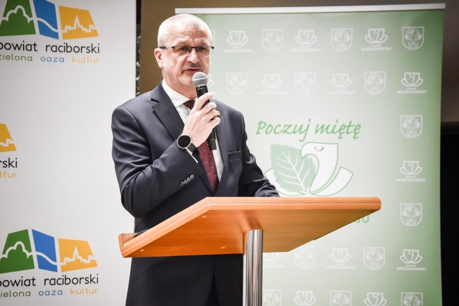Zdjęcie w galerii na portalu naszraciborz.pl: Konferencja trzech powiatów na Zamku Piastowskim. Rozmowa o przyszłości kształcenia zawodowego wiadomości z regionu