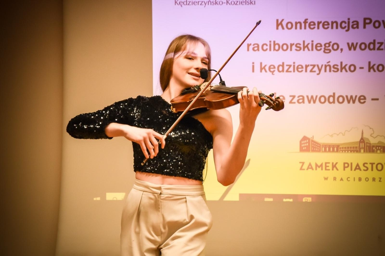 Zdjęcie w galerii na portalu naszraciborz.pl: Konferencja trzech powiatów na Zamku Piastowskim. Rozmowa o przyszłości kształcenia zawodowego wiadomości z regionu