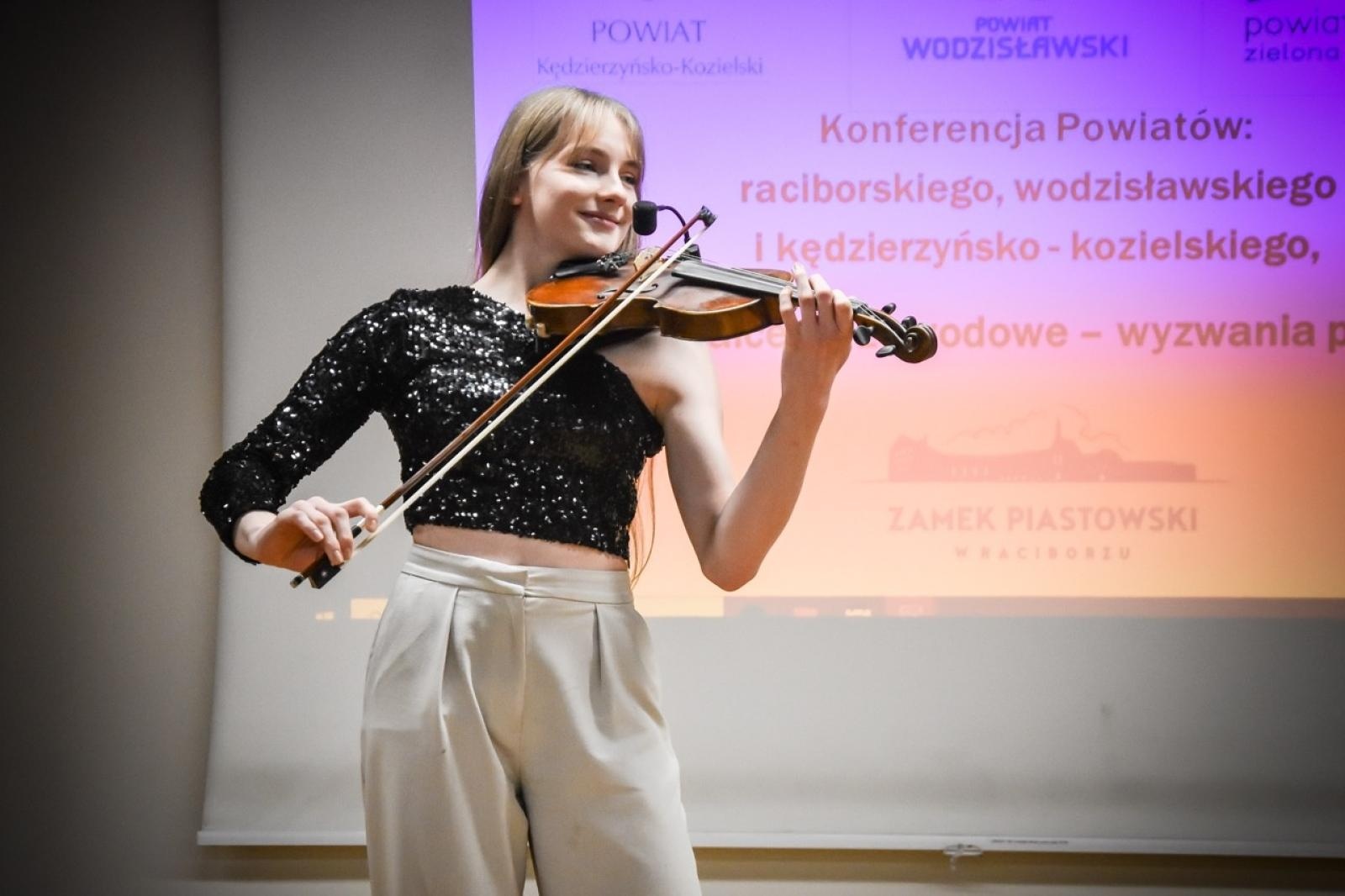 Zdjęcie w galerii na portalu naszraciborz.pl: Konferencja trzech powiatów na Zamku Piastowskim. Rozmowa o przyszłości kształcenia zawodowego wiadomości z regionu