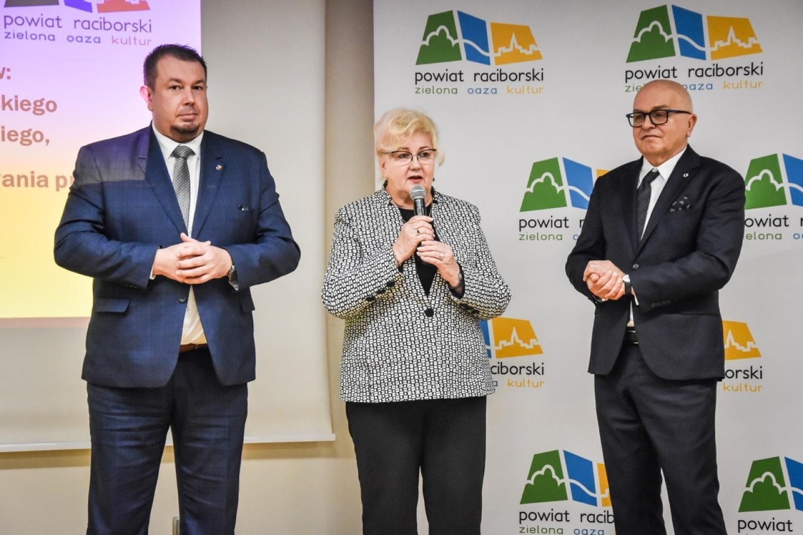 Zdjęcie w galerii na portalu naszraciborz.pl: Konferencja trzech powiatów na Zamku Piastowskim. Rozmowa o przyszłości kształcenia zawodowego wiadomości z regionu