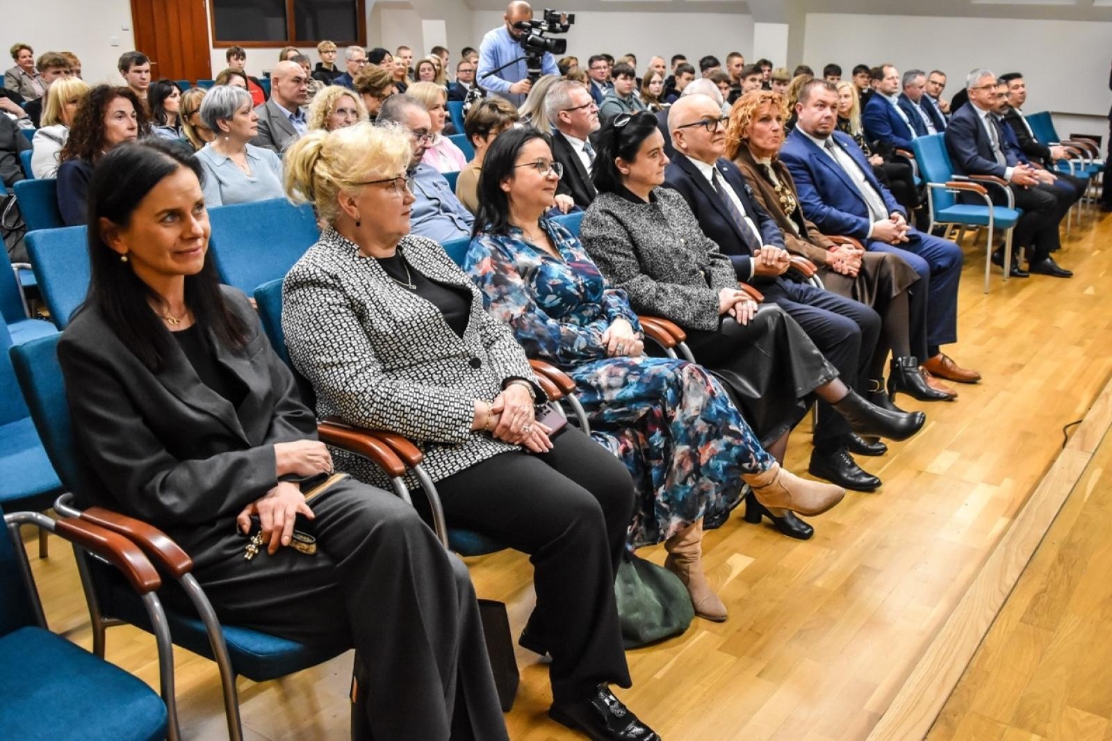 Zdjęcie w galerii na portalu naszraciborz.pl: Konferencja trzech powiatów na Zamku Piastowskim. Rozmowa o przyszłości kształcenia zawodowego wiadomości z regionu