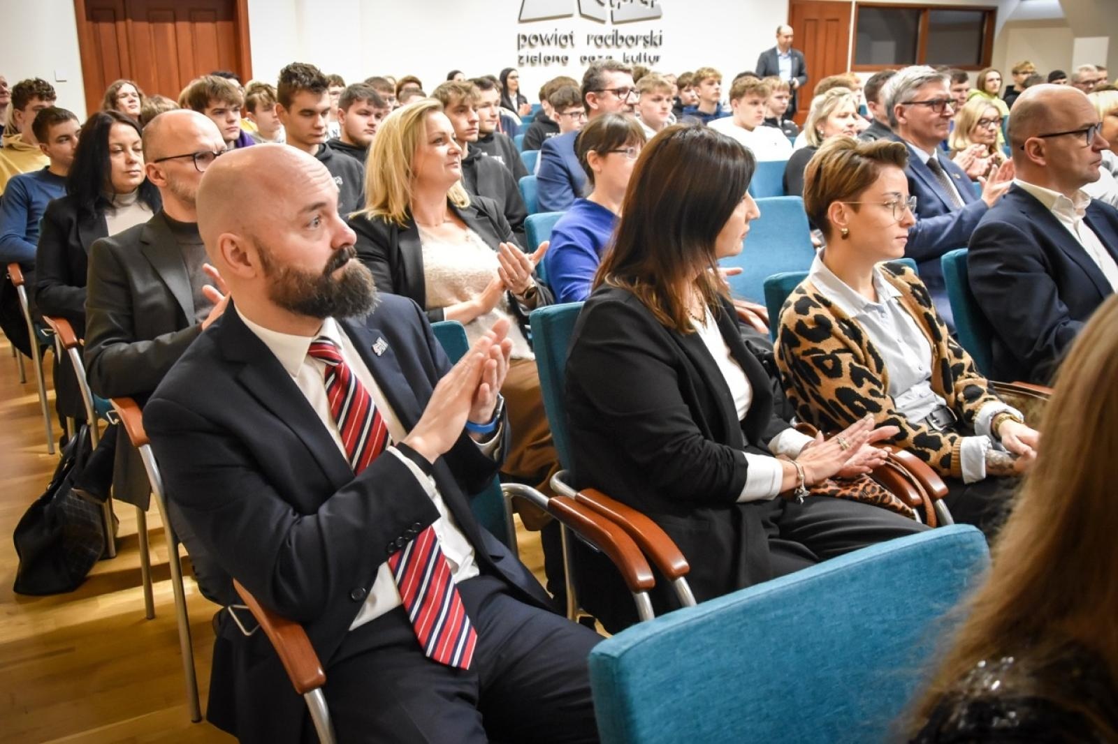 Zdjęcie w galerii na portalu naszraciborz.pl: Konferencja trzech powiatów na Zamku Piastowskim. Rozmowa o przyszłości kształcenia zawodowego wiadomości z regionu