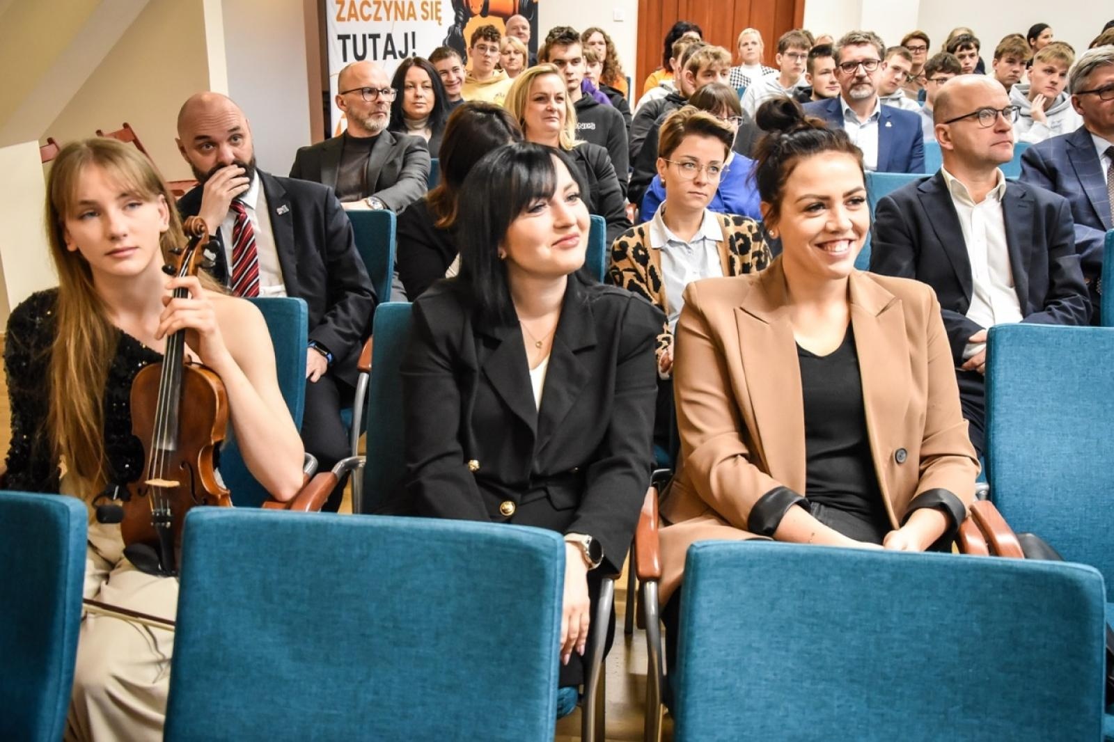 Zdjęcie w galerii na portalu naszraciborz.pl: Konferencja trzech powiatów na Zamku Piastowskim. Rozmowa o przyszłości kształcenia zawodowego wiadomości z regionu