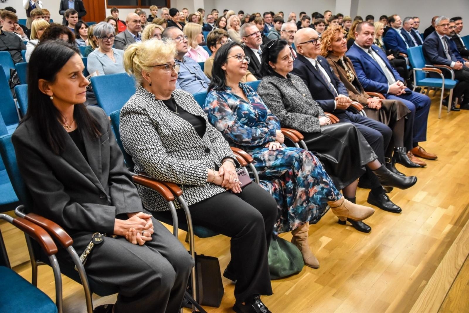 Zdjęcie w galerii na portalu naszraciborz.pl: Konferencja trzech powiatów na Zamku Piastowskim. Rozmowa o przyszłości kształcenia zawodowego wiadomości z regionu