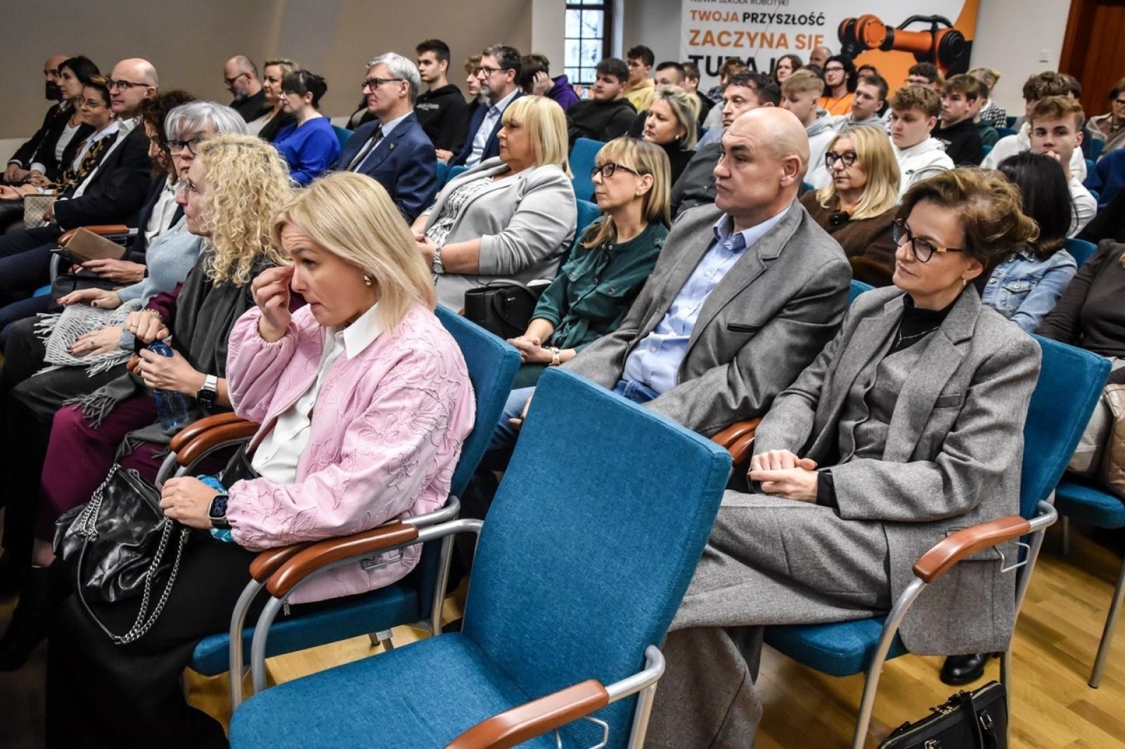 Zdjęcie w galerii na portalu naszraciborz.pl: Konferencja trzech powiatów na Zamku Piastowskim. Rozmowa o przyszłości kształcenia zawodowego wiadomości z regionu