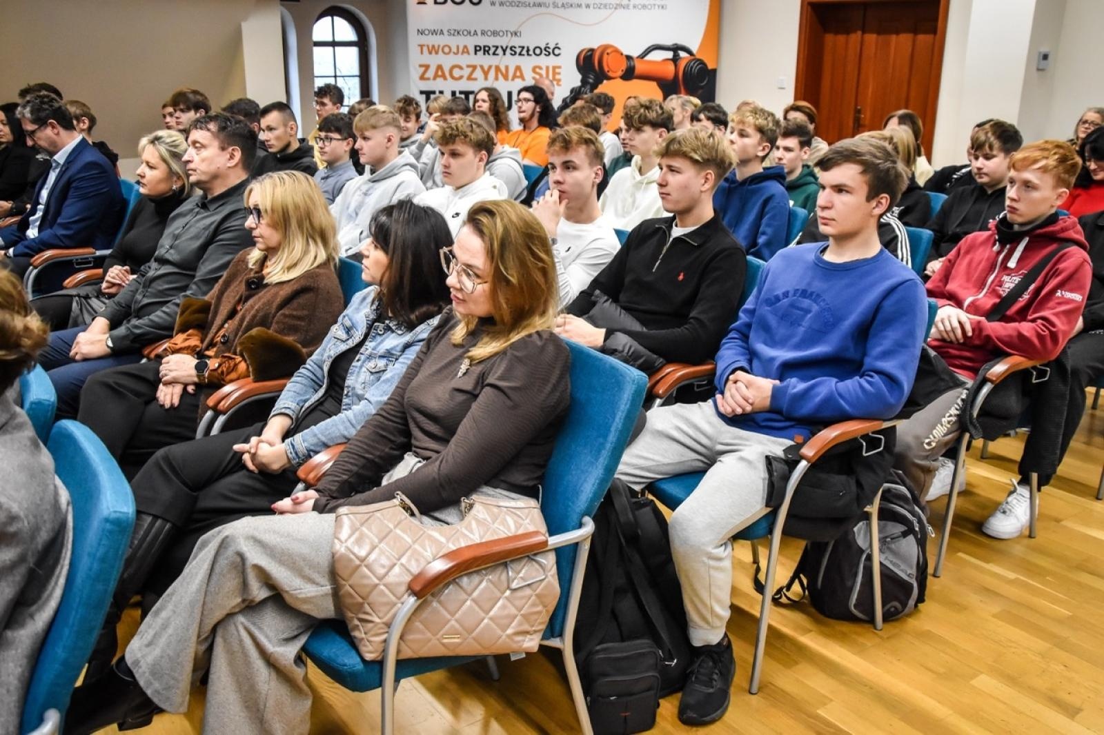 Zdjęcie w galerii na portalu naszraciborz.pl: Konferencja trzech powiatów na Zamku Piastowskim. Rozmowa o przyszłości kształcenia zawodowego wiadomości z regionu