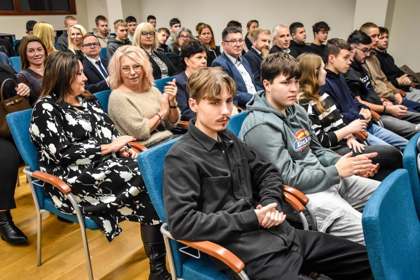 Zdjęcie w galerii na portalu naszraciborz.pl: Konferencja trzech powiatów na Zamku Piastowskim. Rozmowa o przyszłości kształcenia zawodowego wiadomości z regionu