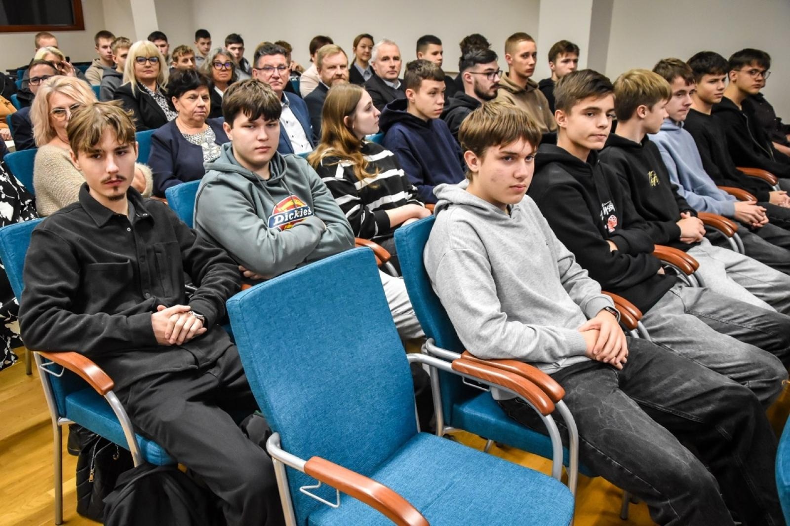 Zdjęcie w galerii na portalu naszraciborz.pl: Konferencja trzech powiatów na Zamku Piastowskim. Rozmowa o przyszłości kształcenia zawodowego wiadomości z regionu