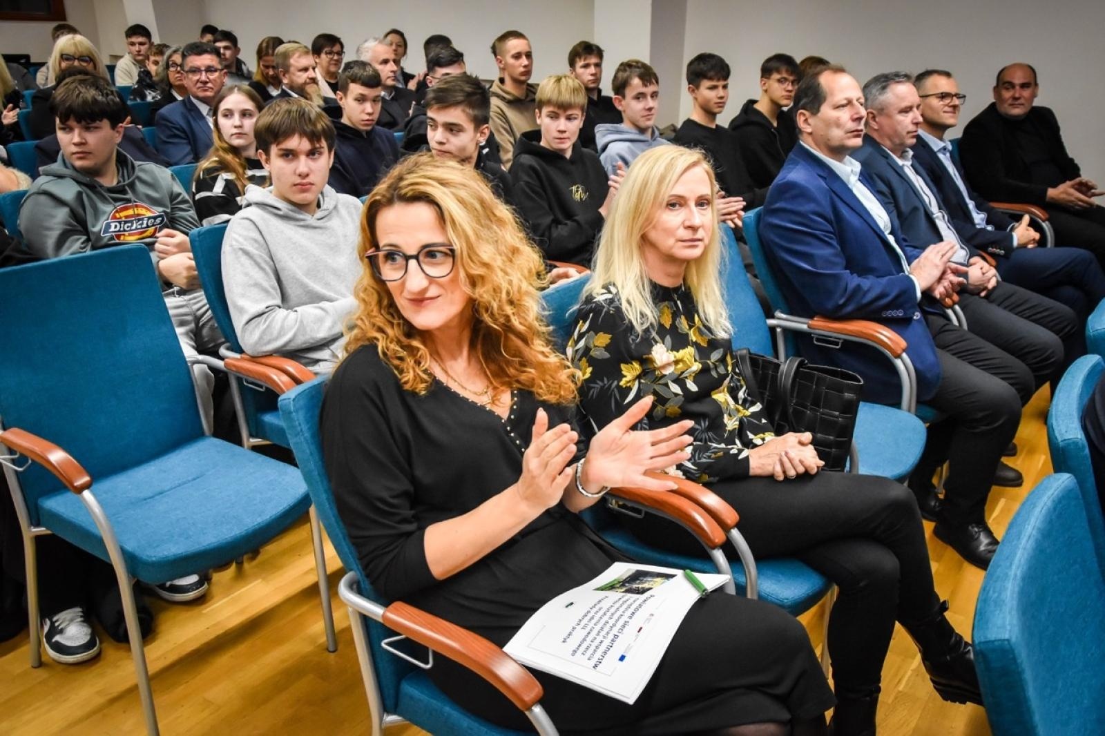 Zdjęcie w galerii na portalu naszraciborz.pl: Konferencja trzech powiatów na Zamku Piastowskim. Rozmowa o przyszłości kształcenia zawodowego wiadomości z regionu
