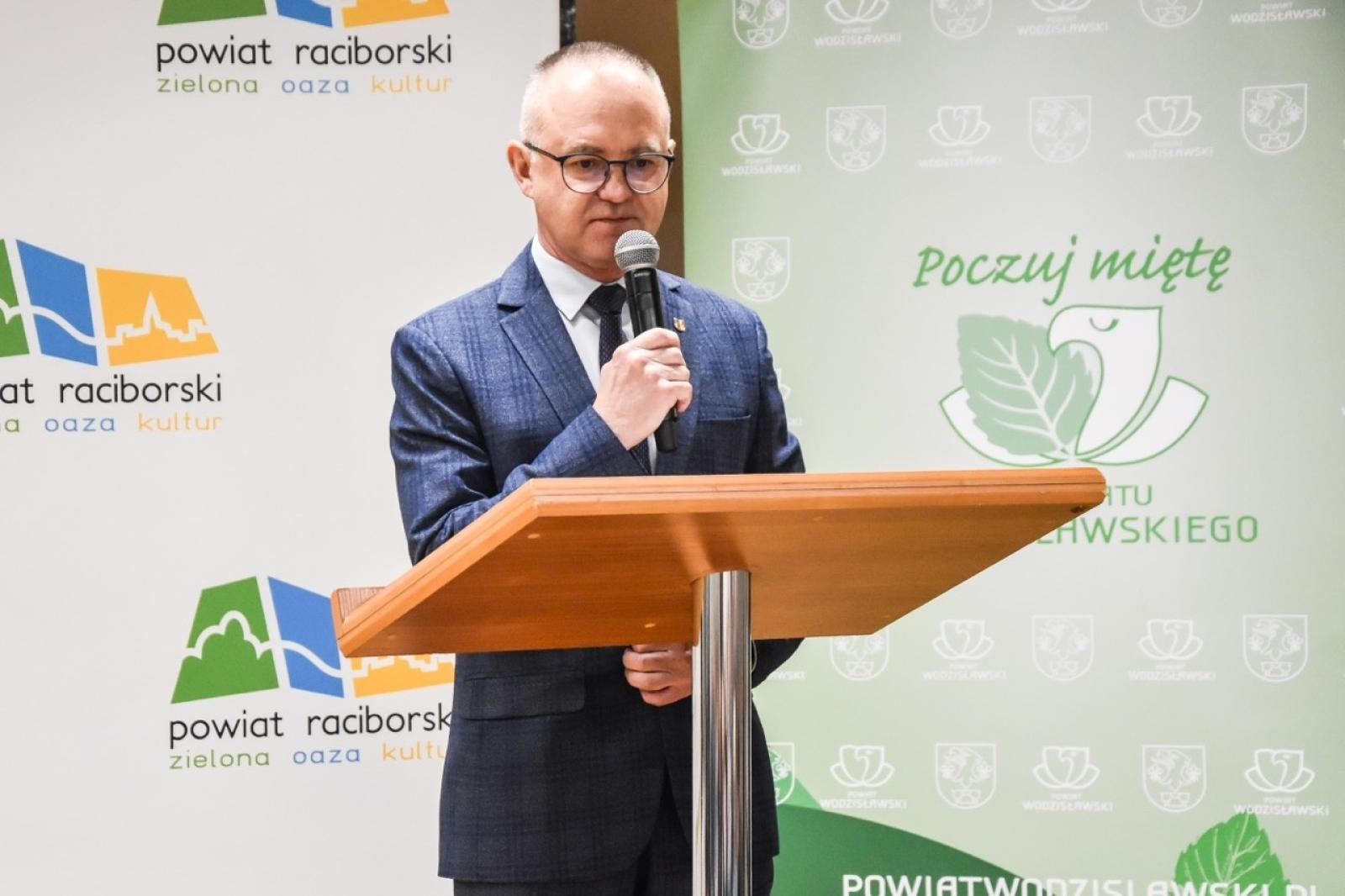 Zdjęcie w galerii na portalu naszraciborz.pl: Konferencja trzech powiatów na Zamku Piastowskim. Rozmowa o przyszłości kształcenia zawodowego wiadomości z regionu