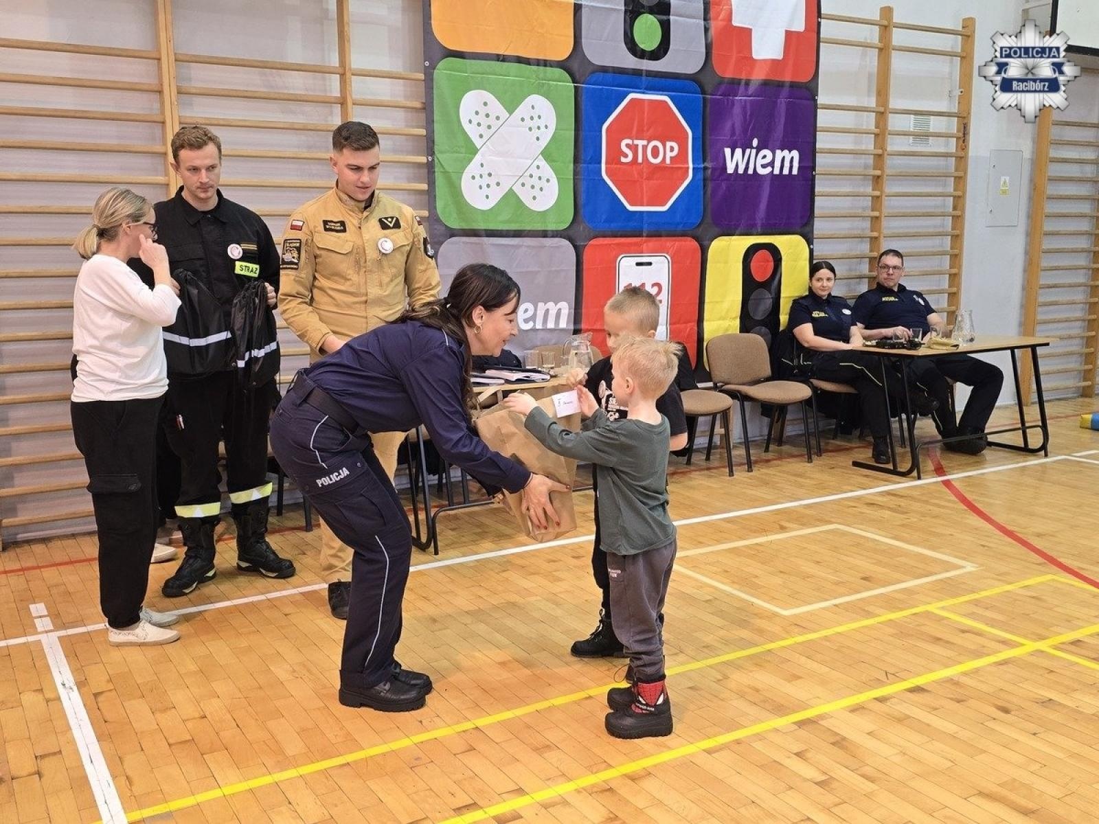 Zdjęcie w galerii na portalu naszraciborz.pl: Znam, wiem, umiem. Konkurs Bezpieczny przedszkolak w PCS wiadomości z regionu