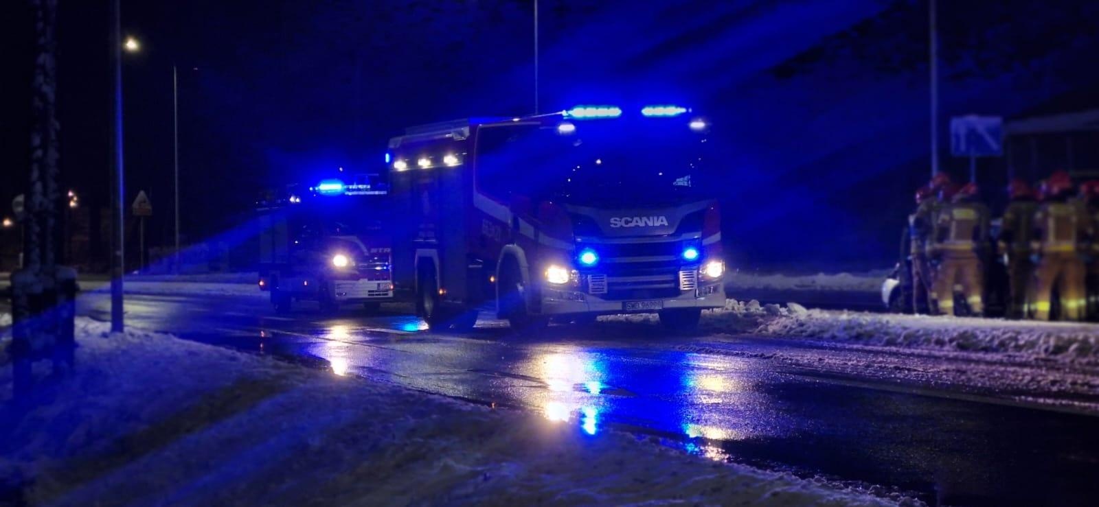 Zdjęcie w galerii na portalu naszraciborz.pl: Kolizja w Rzuchowie. Opel uderzył w autobus wiadomości z regionu