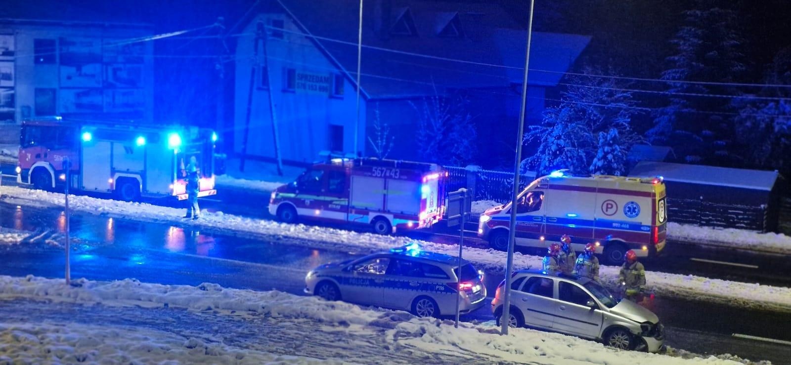 Zdjęcie w galerii na portalu naszraciborz.pl: Kolizja w Rzuchowie. Opel uderzył w autobus wiadomości z regionu