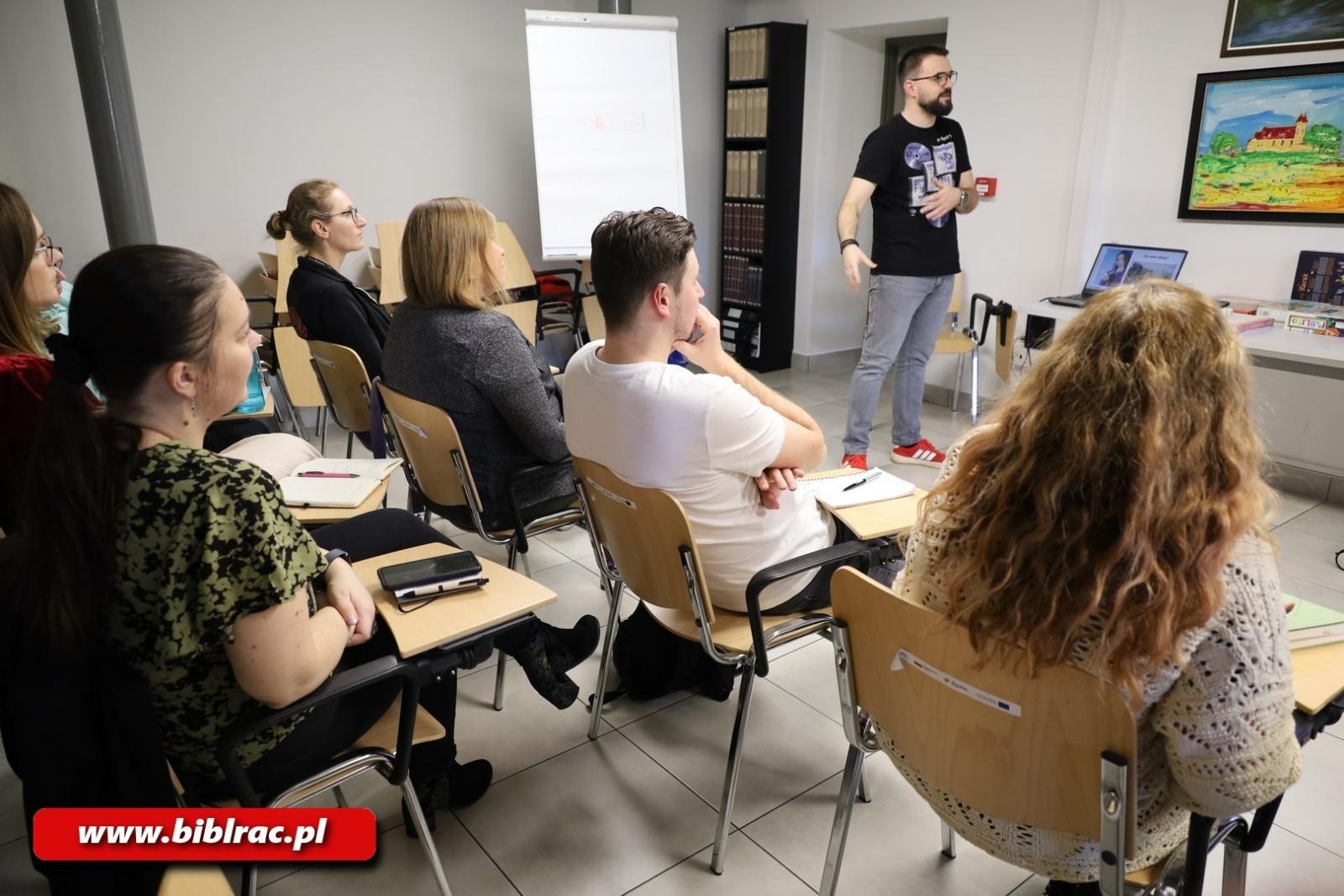 Zdjęcie w galerii na portalu naszraciborz.pl: Bibliotekarz – nowe możliwości wiadomości z regionu