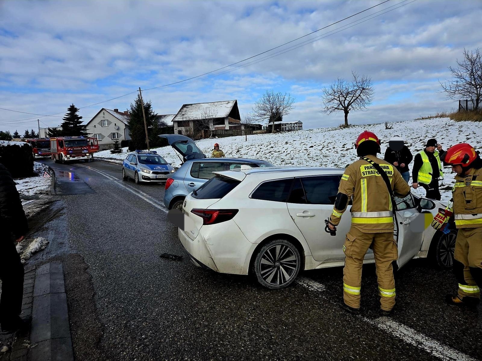Zdjęcie w galerii na portalu naszraciborz.pl: Groźne zdarzenie drogowe w Grzegorzowicach wiadomości z regionu