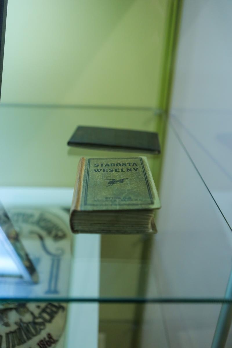 Zdjęcie w galerii na portalu naszraciborz.pl: Spotkanie z zabytkami: papierowe skarby pod opieką konserwatora wiadomości z regionu